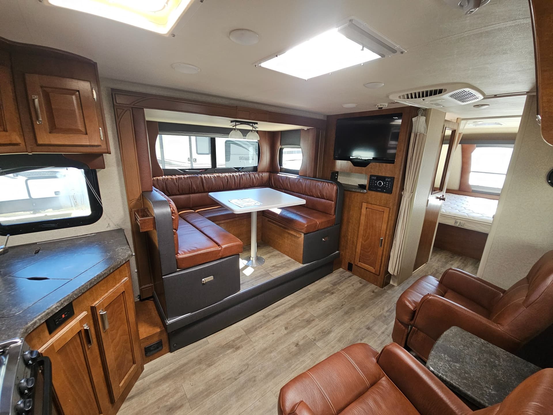 2018 Lance Travel Trailer 2018 Lance Travel Trailer 2285 - thumbnail 5