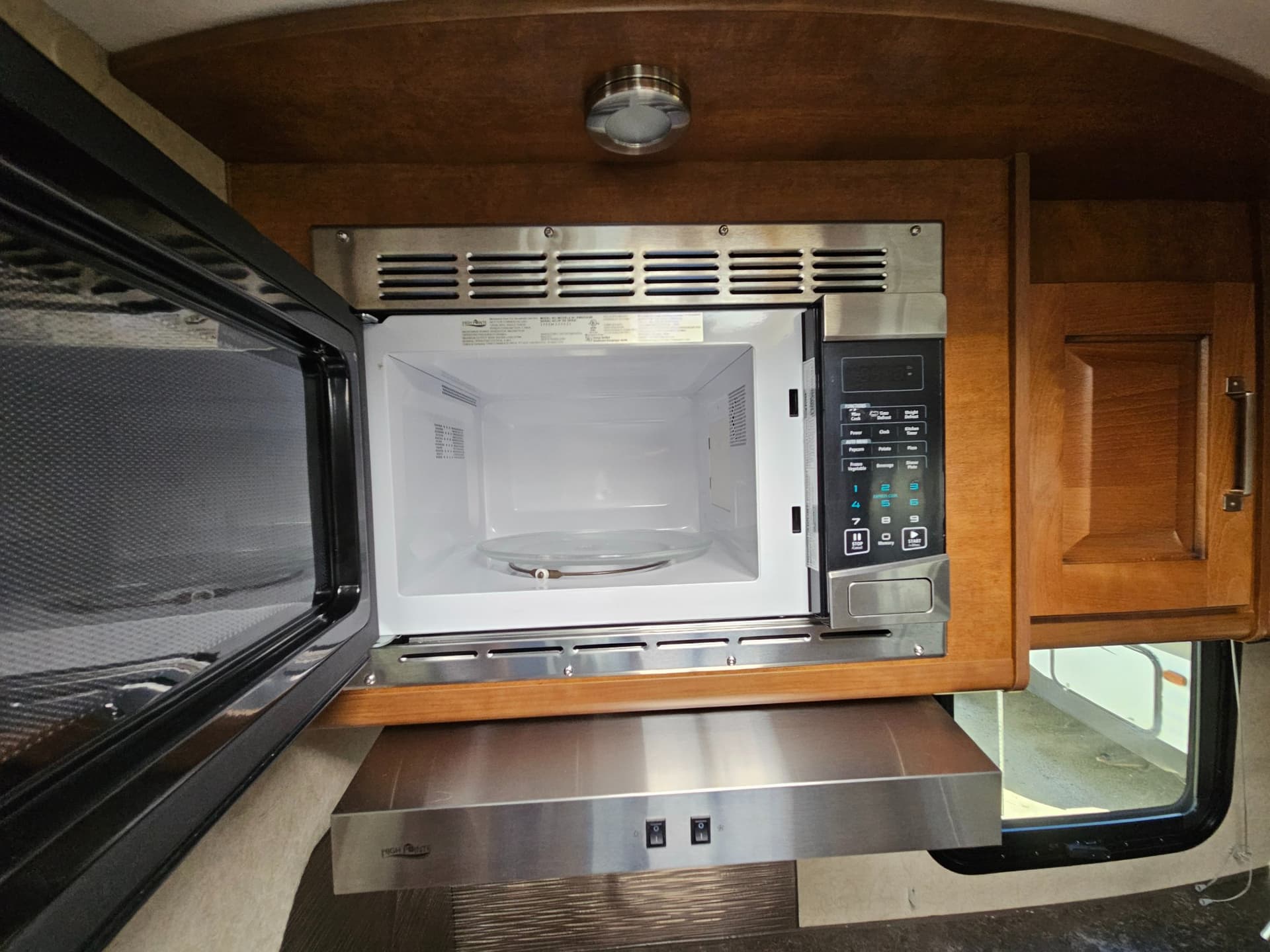 2018 Lance Travel Trailer 2018 Lance Travel Trailer 2285 - thumbnail 8