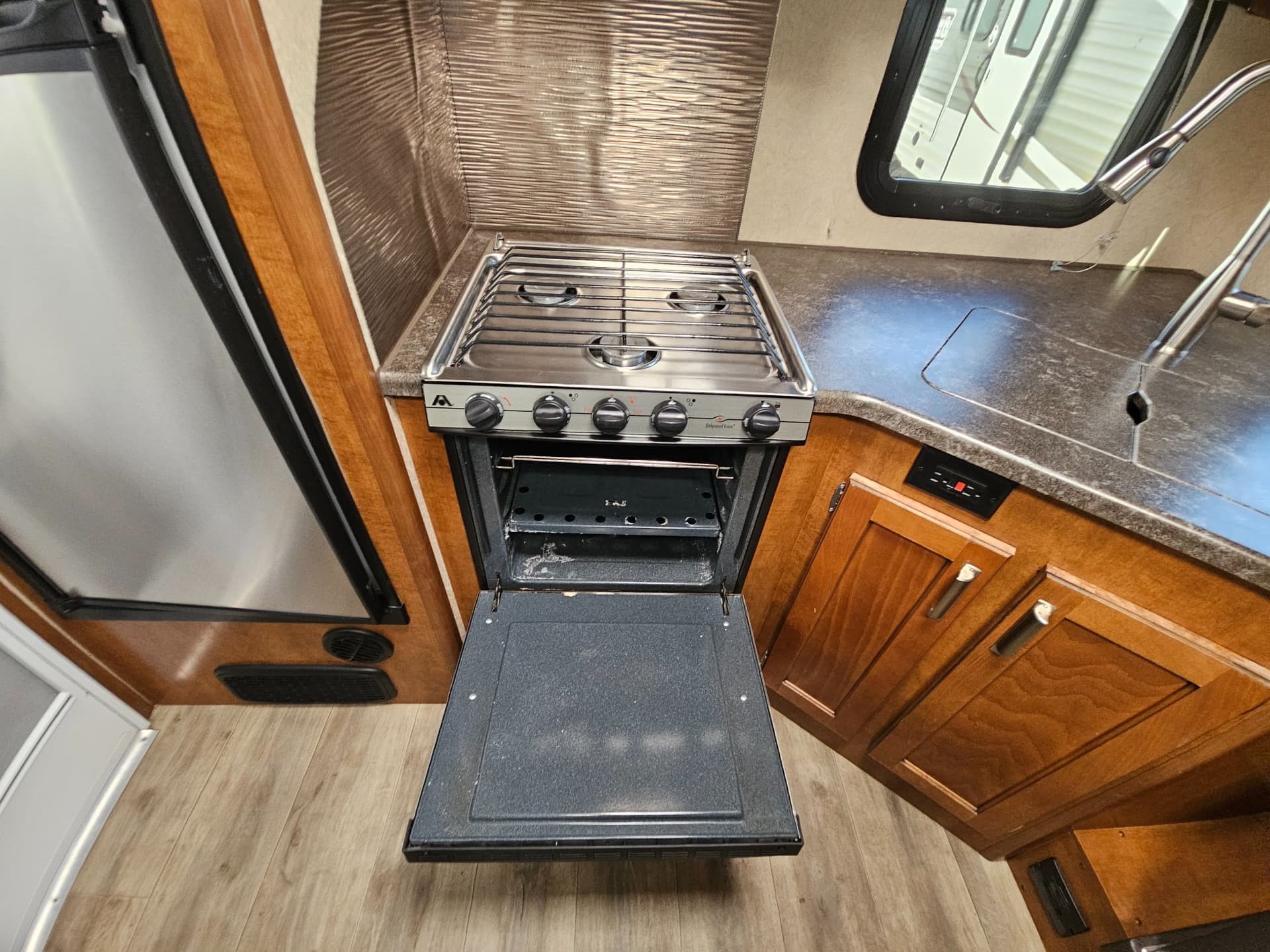 2018 Lance Travel Trailer 2018 Lance Travel Trailer 2285 - thumbnail 10