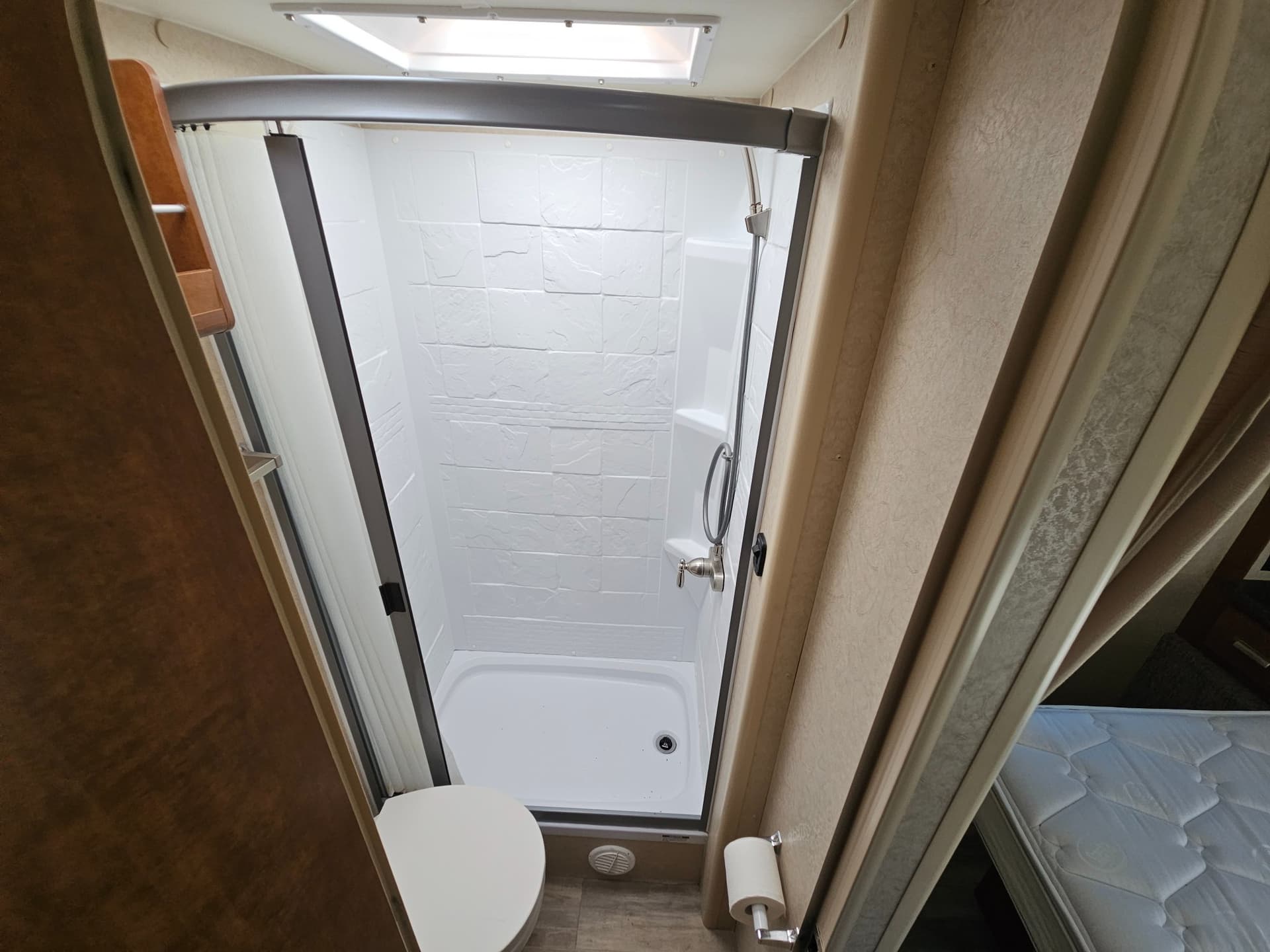 2018 Lance Travel Trailer 2018 Lance Travel Trailer 2285 - thumbnail 17