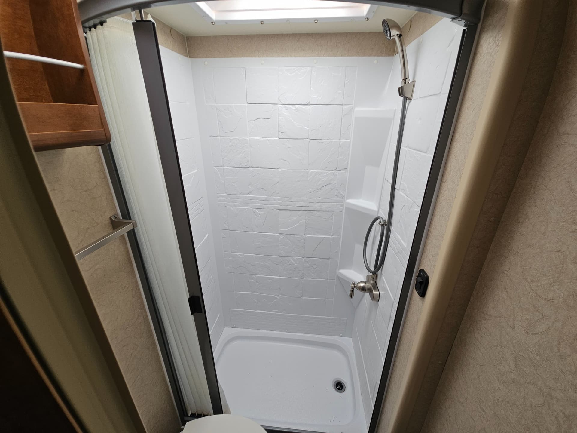 2018 Lance Travel Trailer 2018 Lance Travel Trailer 2285 - thumbnail 18