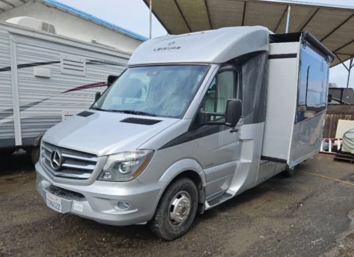 2016 Leisure Travel Vans 2016 Leisure Travel Vans Unity - thumbnail 4