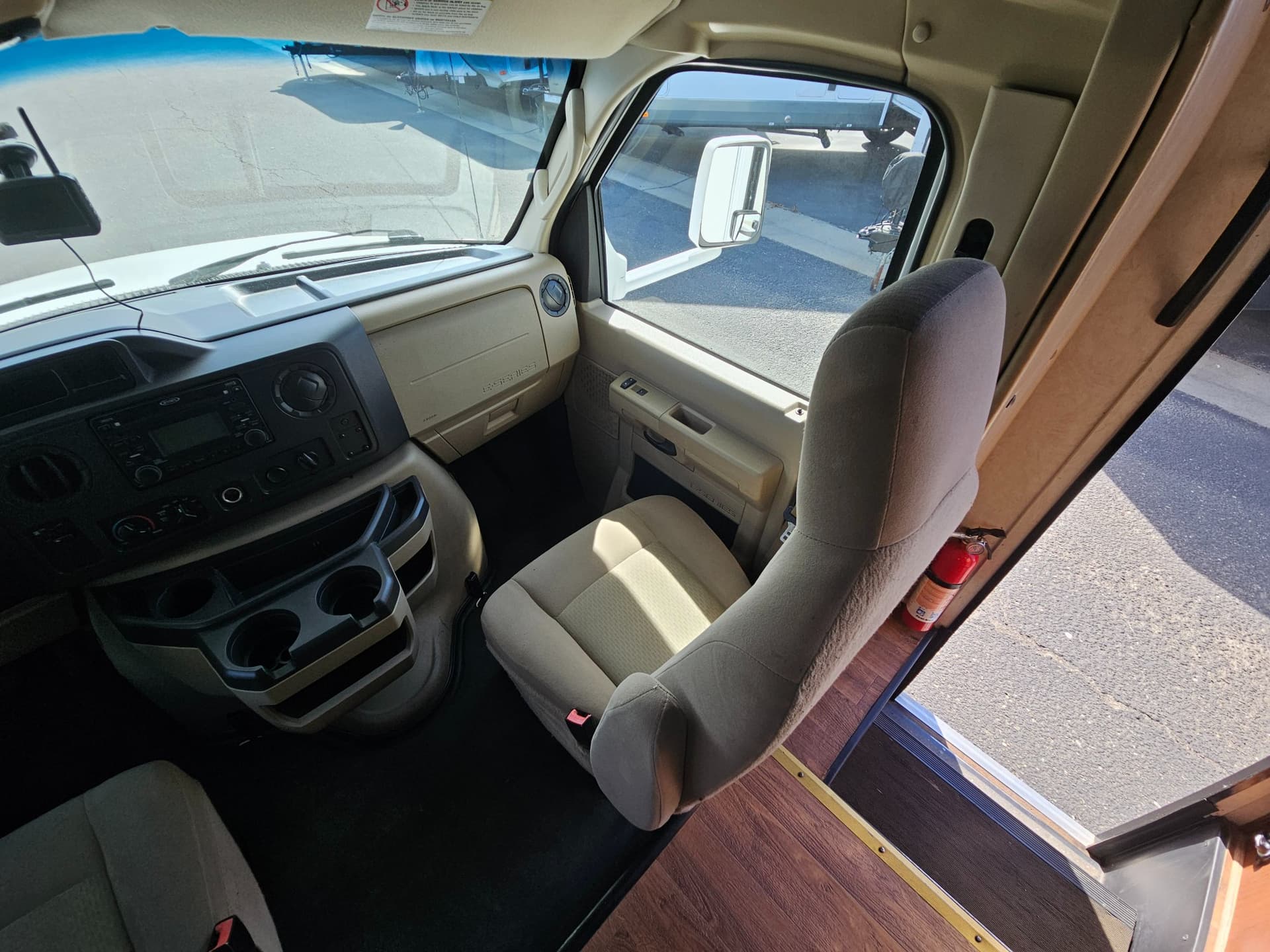 2013 Coachmen 2013 Coachmen Leprechaun - thumbnail 30