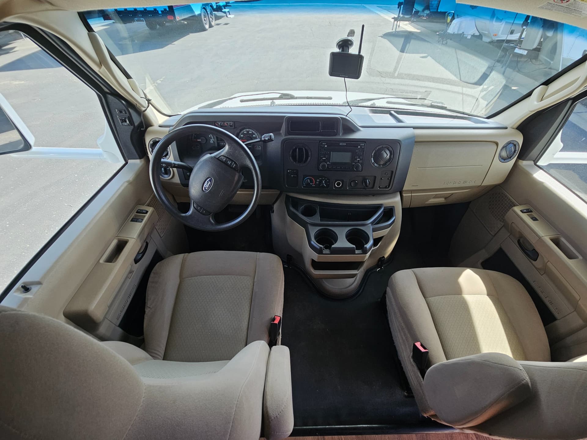 2013 Coachmen 2013 Coachmen Leprechaun - thumbnail 31