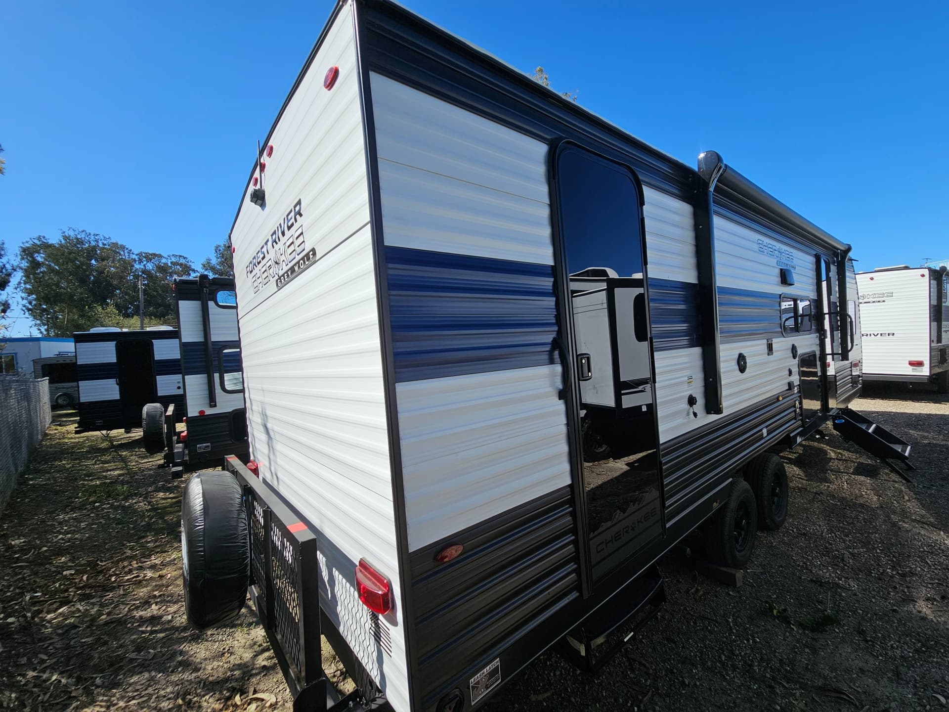 2026 Cherokee 2026 Cherokee Grey Wolf - thumbnail 2