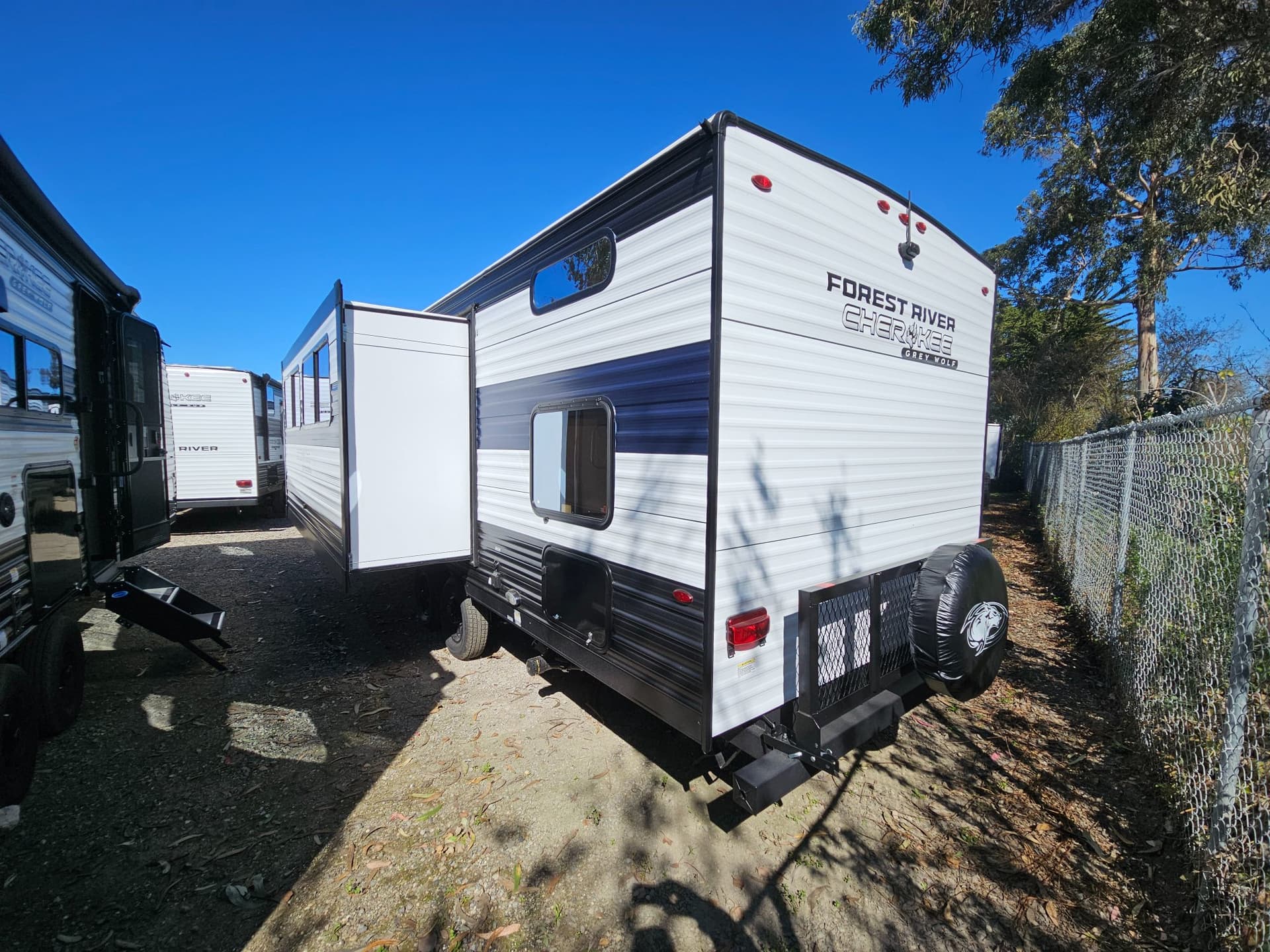 2026 Cherokee 2026 Cherokee Grey Wolf - thumbnail 3