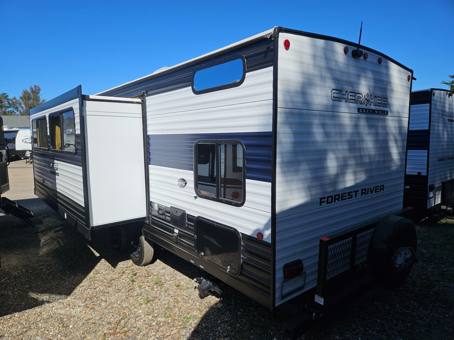 2026 Forest River RV 2026 Forest River RV Cherokee Grey Wolf - thumbnail 4
