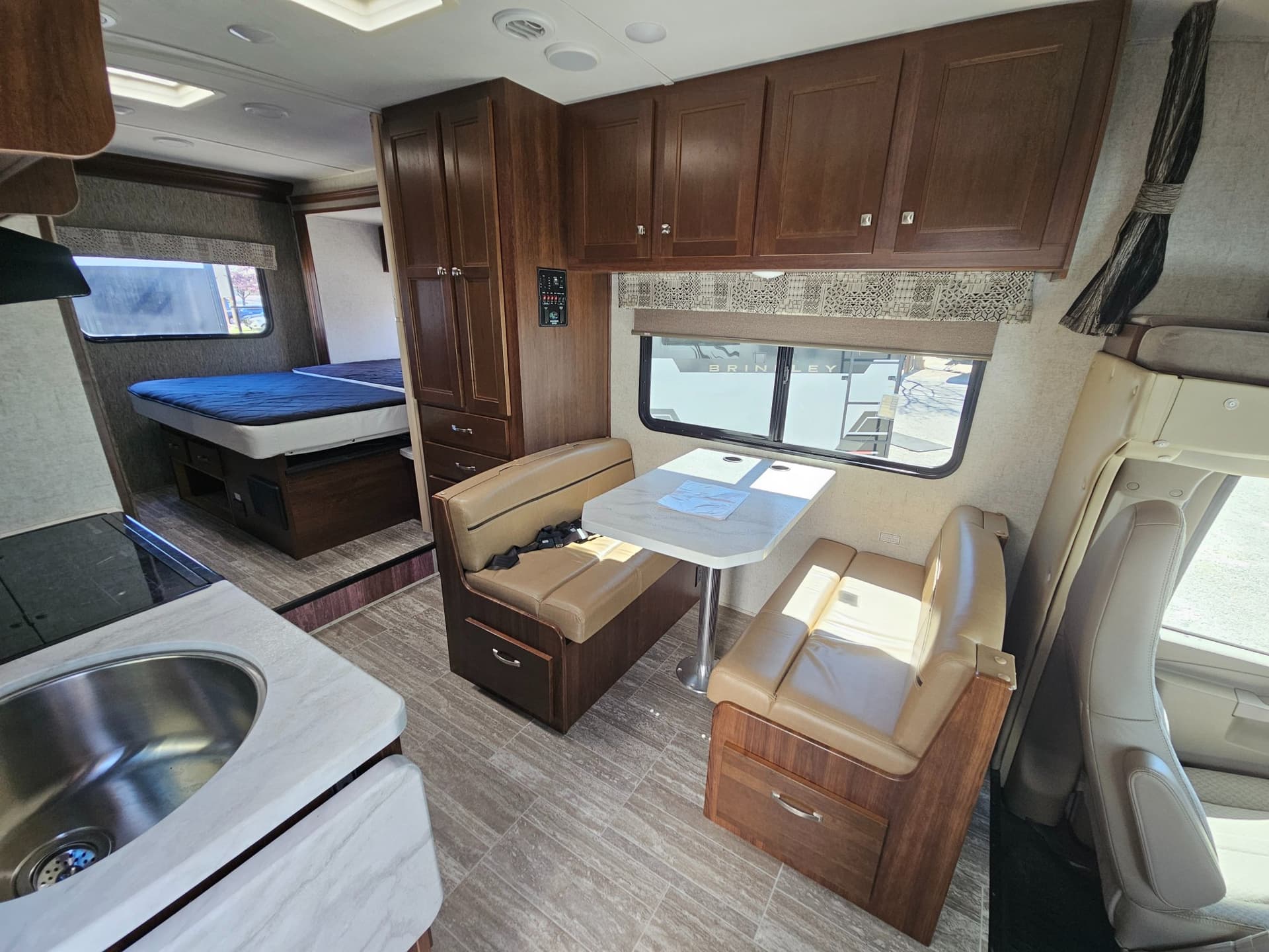 2018 Forest River RV 2018 Forest River RV Sunseeker LE - thumbnail 5