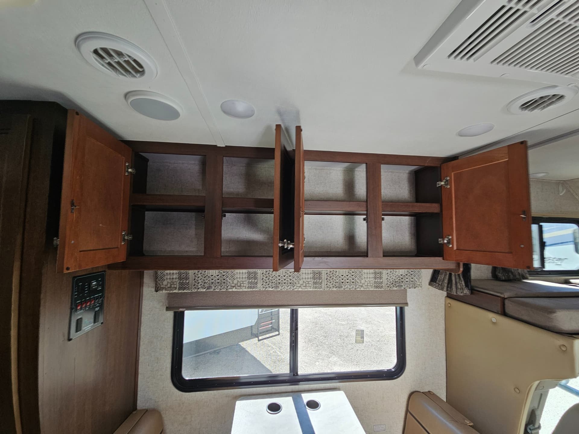 2018 Forest River RV 2018 Forest River RV Sunseeker LE - thumbnail 8