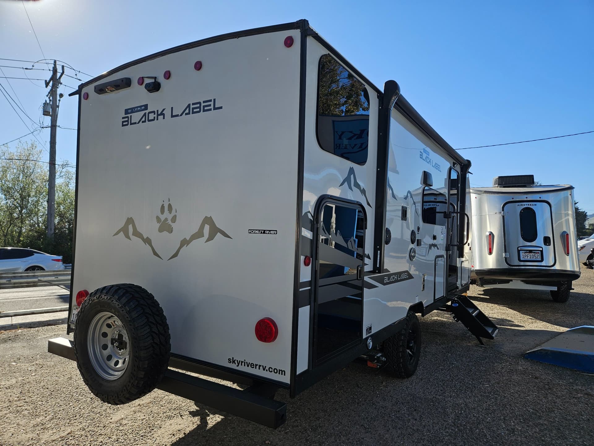 2024 Forest River RV 2024 Forest River RV Cherokee Wolf Pup Black Label - thumbnail 2