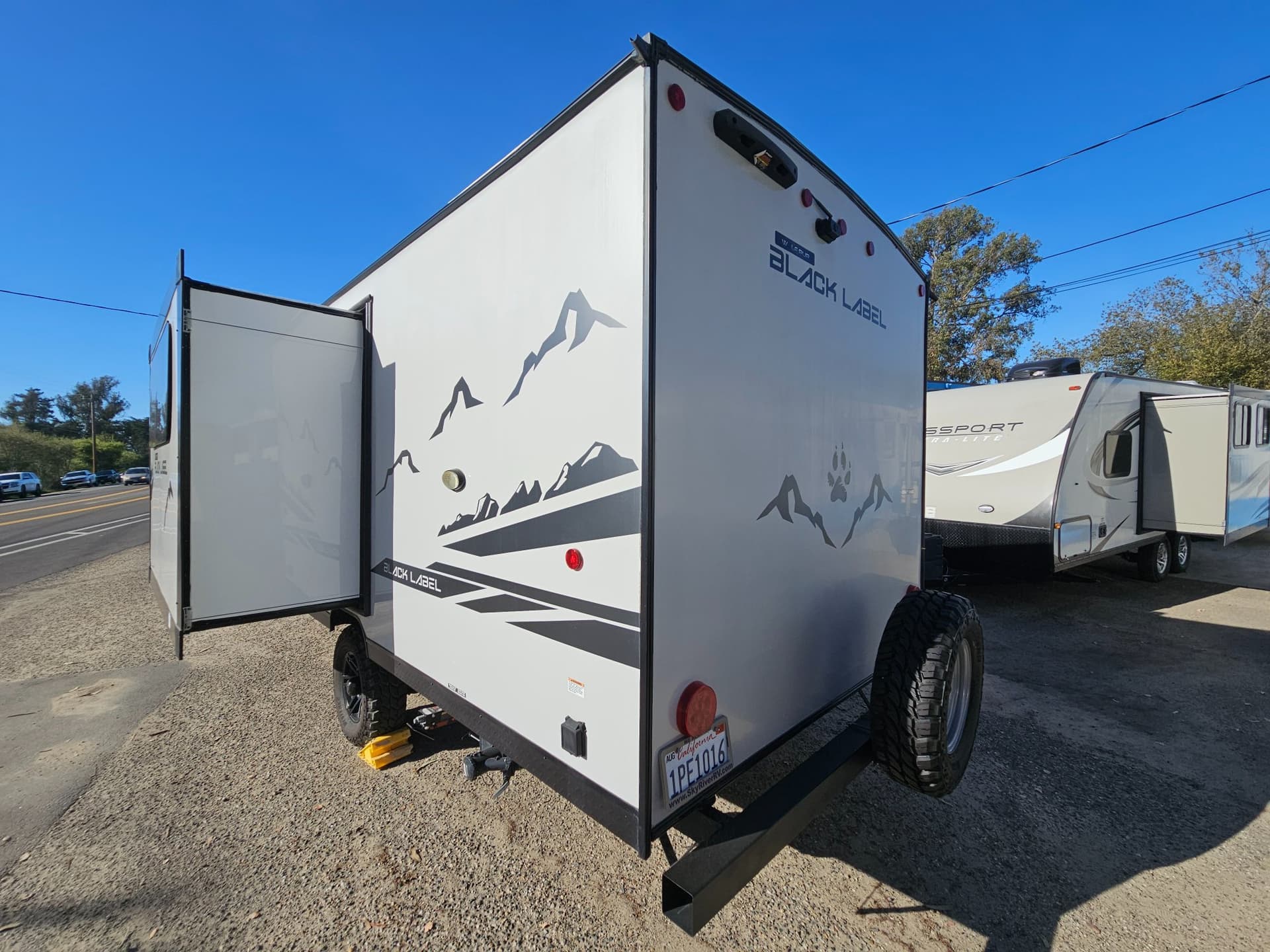 2024 Forest River RV 2024 Forest River RV Cherokee Wolf Pup Black Label - thumbnail 3