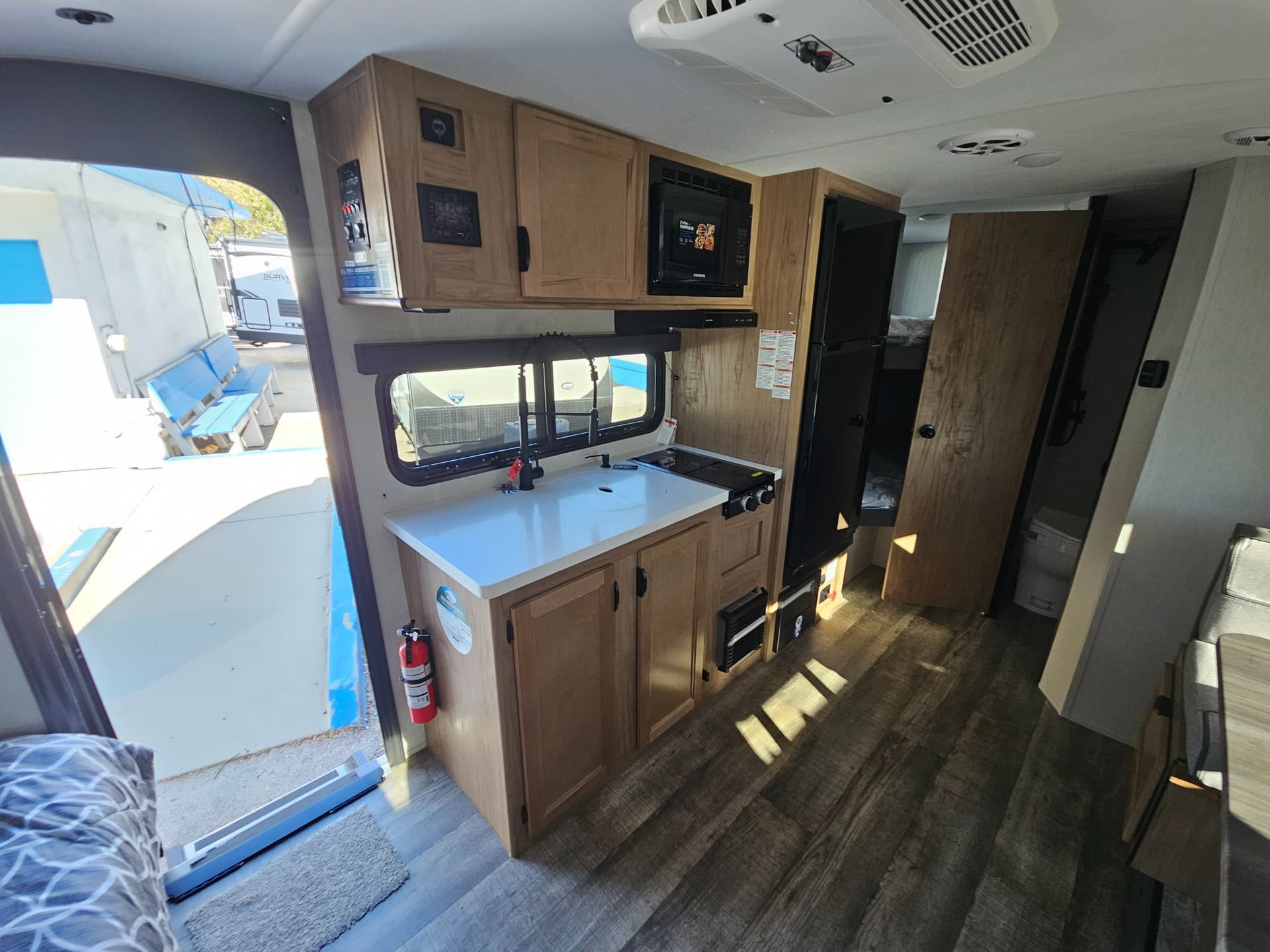 2024 Forest River RV 2024 Forest River RV Cherokee Wolf Pup Black Label - thumbnail 9