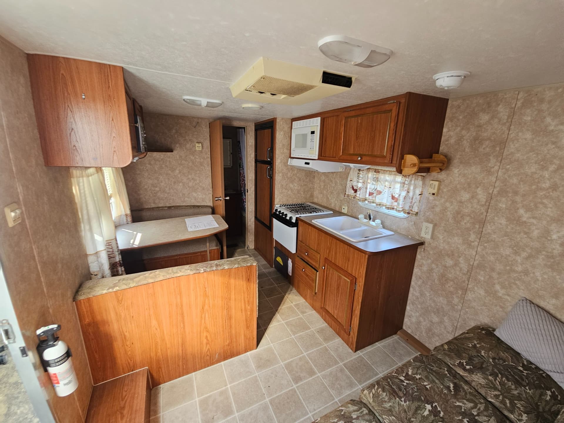 2005 Skyline  2005 Skyline  Weekender - thumbnail 3