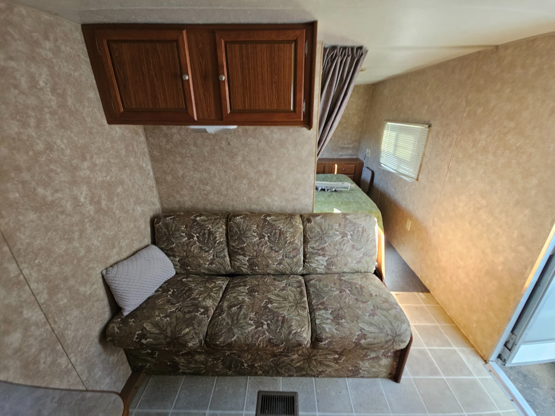 2005 Skyline  2005 Skyline  Weekender - thumbnail 7