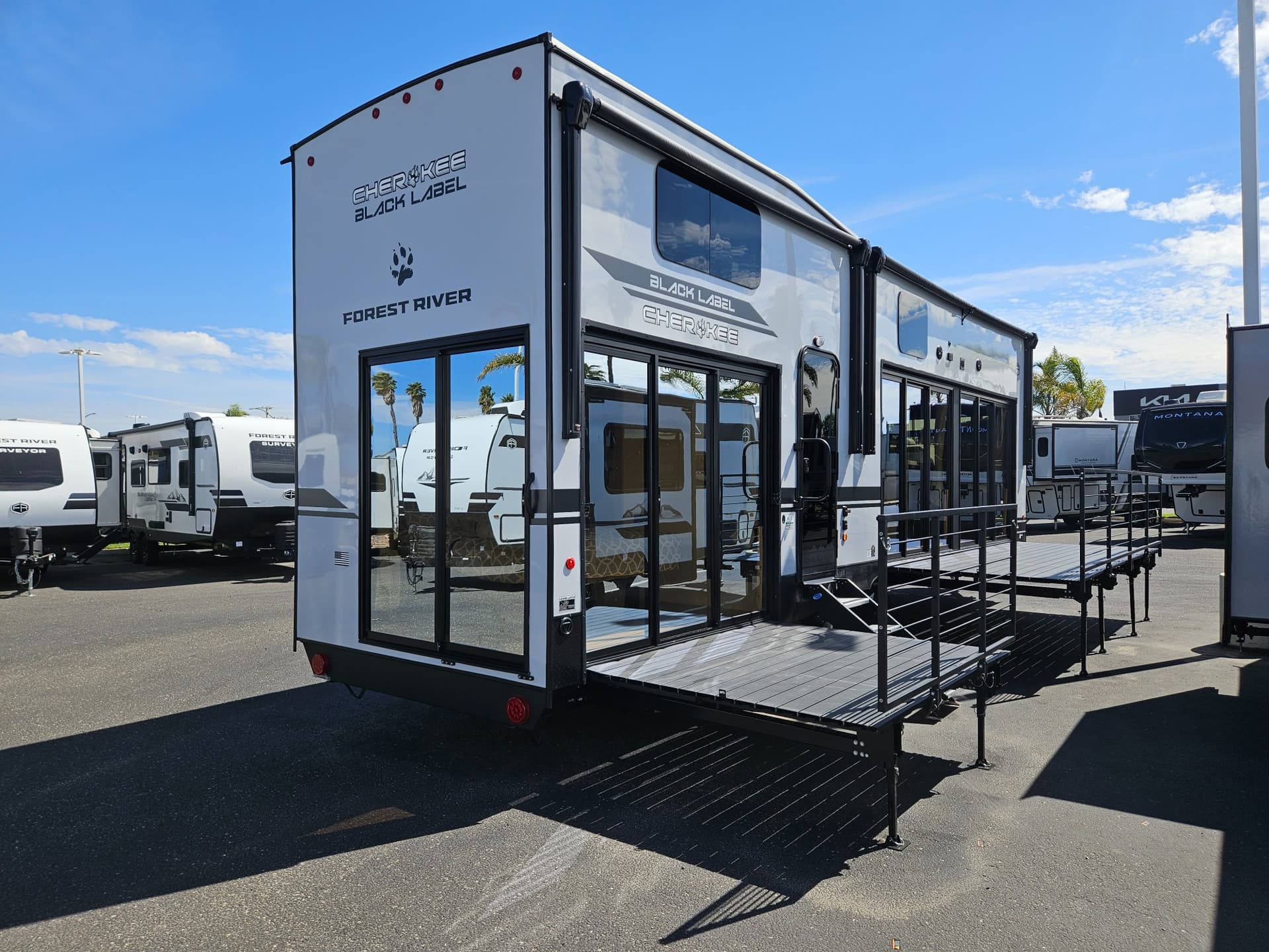 2026 Forest River RV 2026 Forest River RV Cherokee Timberwolf Black Label - thumbnail 2