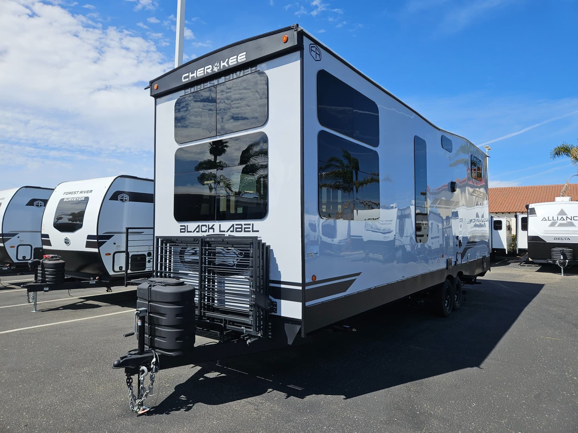 2026 Forest River RV 2026 Forest River RV Cherokee Timberwolf Black Label - thumbnail 4