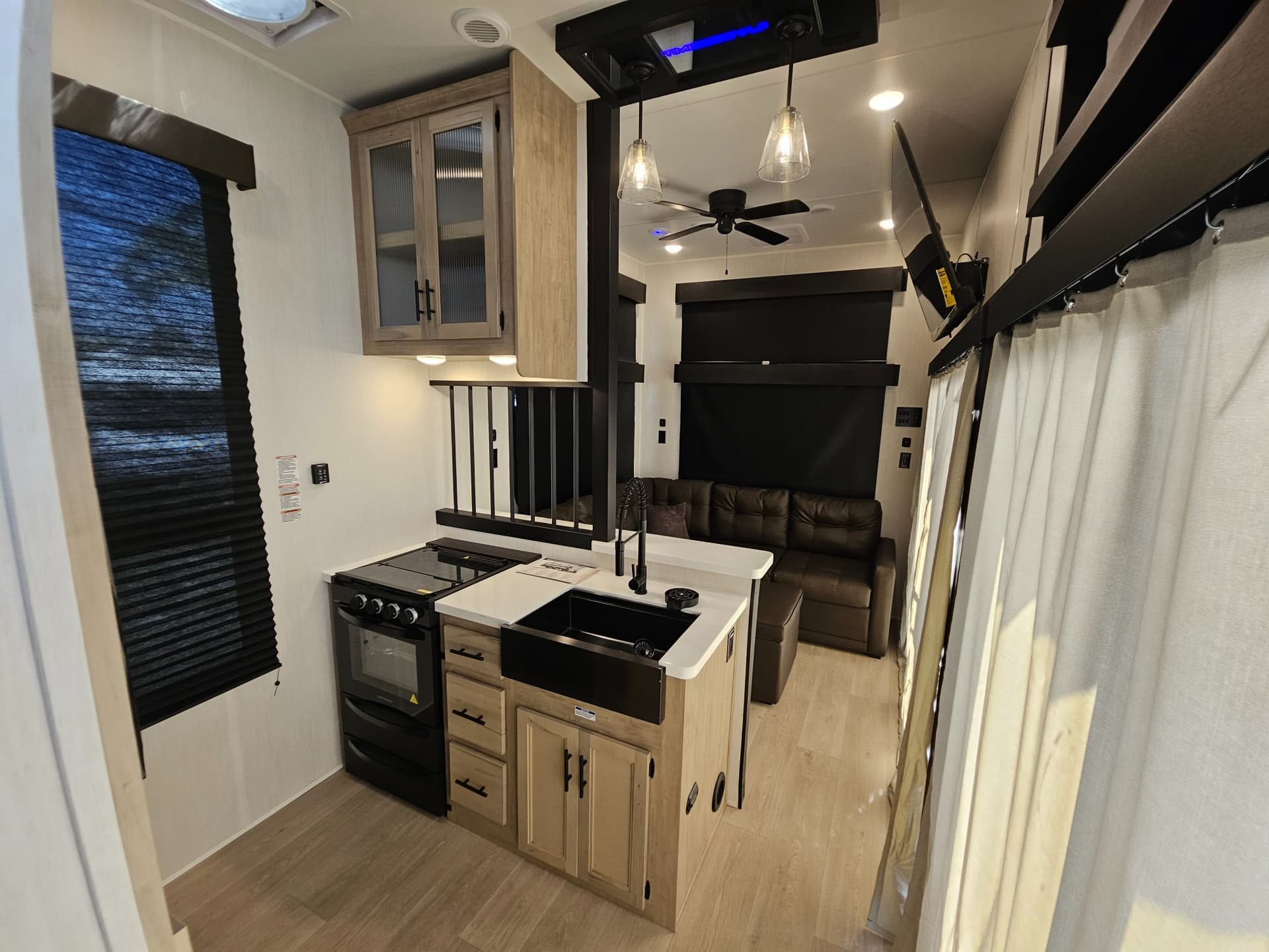 2026 Forest River RV 2026 Forest River RV Cherokee Timberwolf Black Label - thumbnail 5