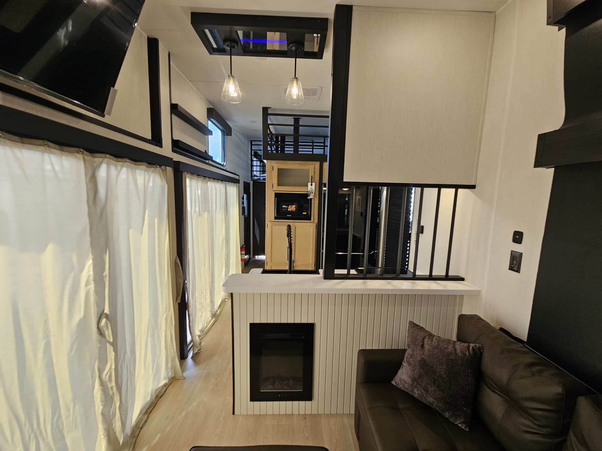 2026 Forest River RV 2026 Forest River RV Cherokee Timberwolf Black Label - thumbnail 7