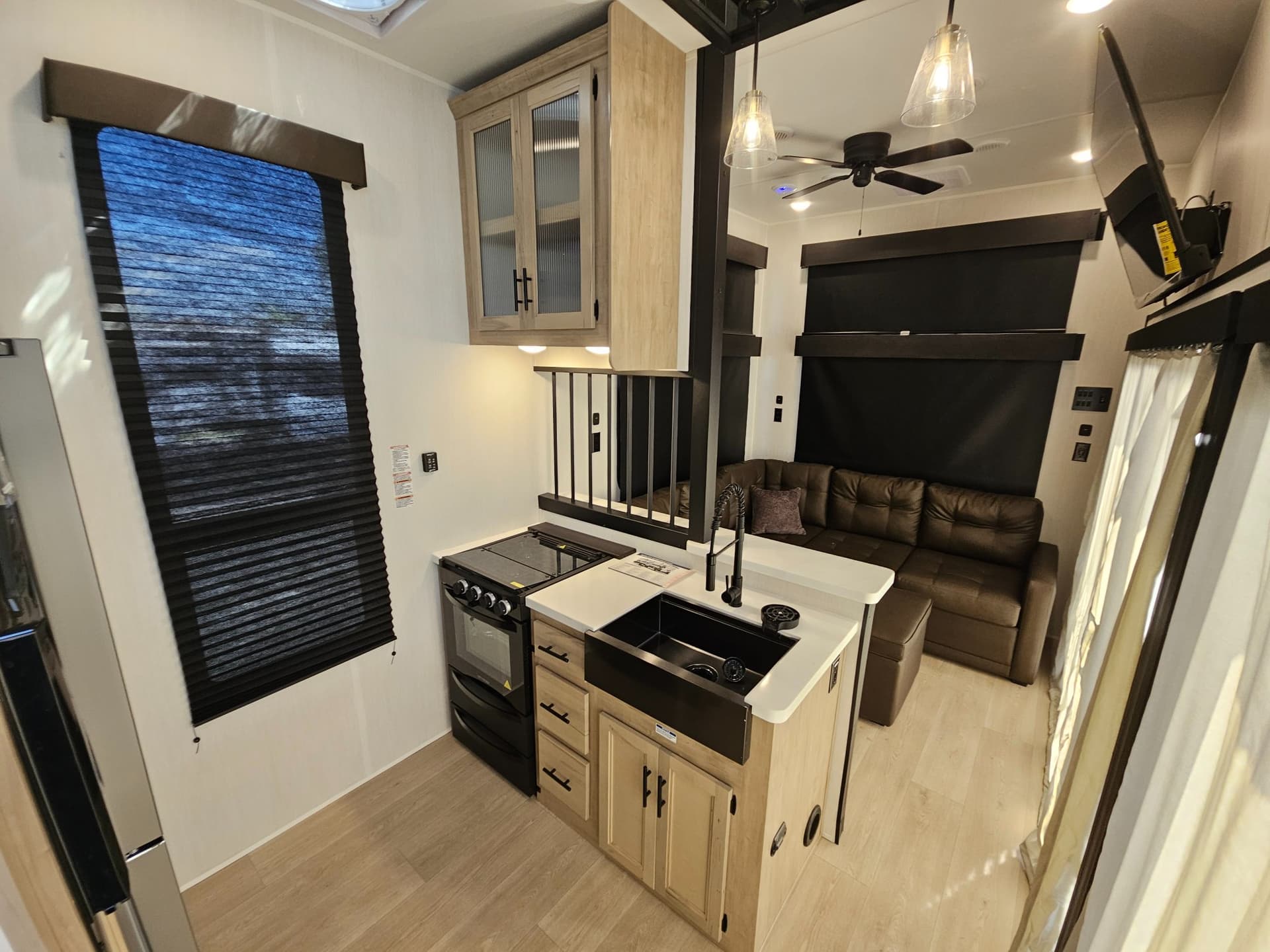 2026 Forest River RV 2026 Forest River RV Cherokee Timberwolf Black Label - thumbnail 10