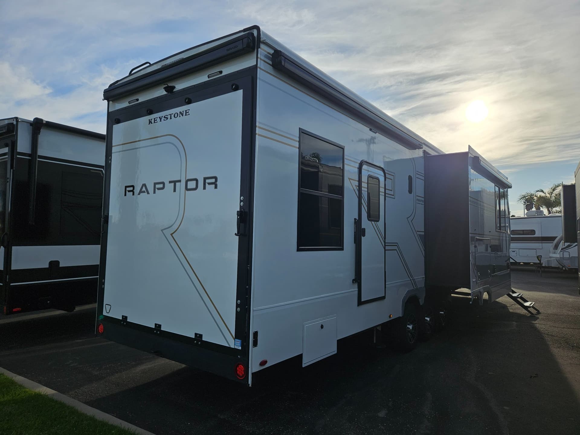 2026 Keystone RV 2026 Keystone RV Raptor - thumbnail 2