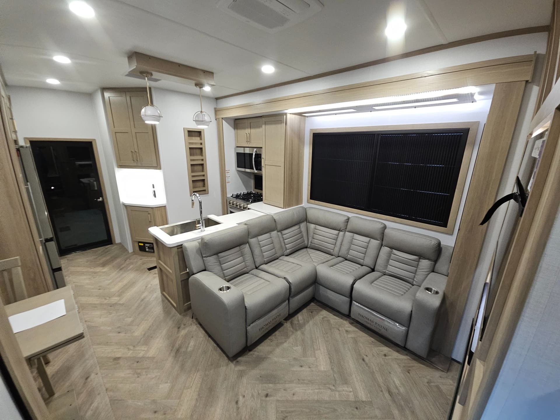 2026 Keystone RV 2026 Keystone RV Raptor - thumbnail 5