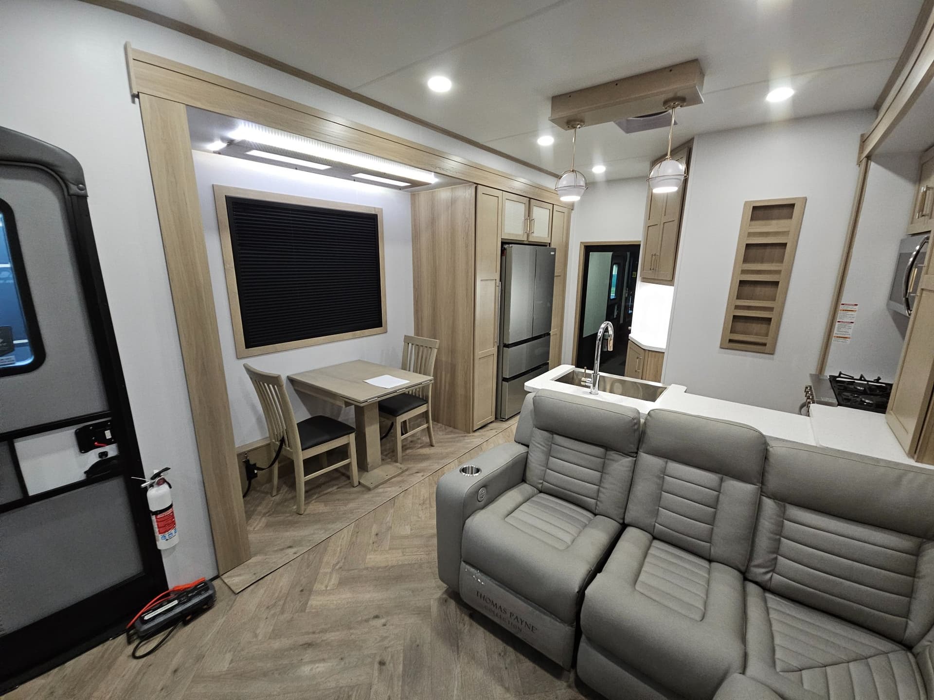 2026 Keystone RV 2026 Keystone RV Raptor - thumbnail 6