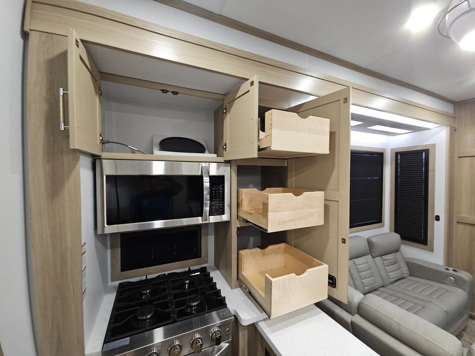 2026 Keystone RV 2026 Keystone RV Raptor - thumbnail 17