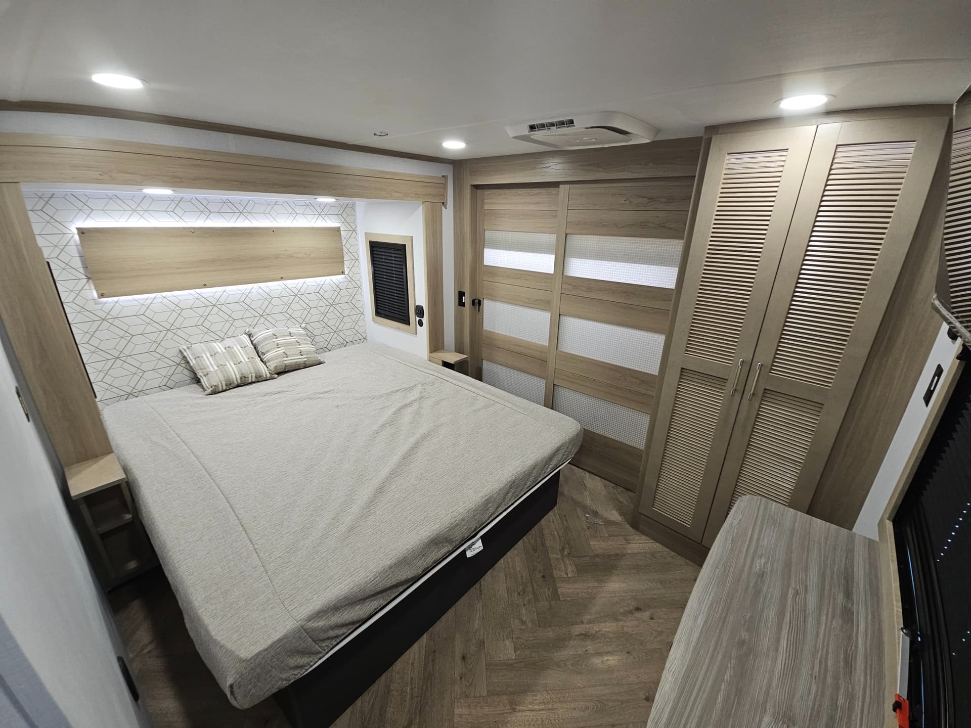 2026 Keystone RV 2026 Keystone RV Raptor - thumbnail 30