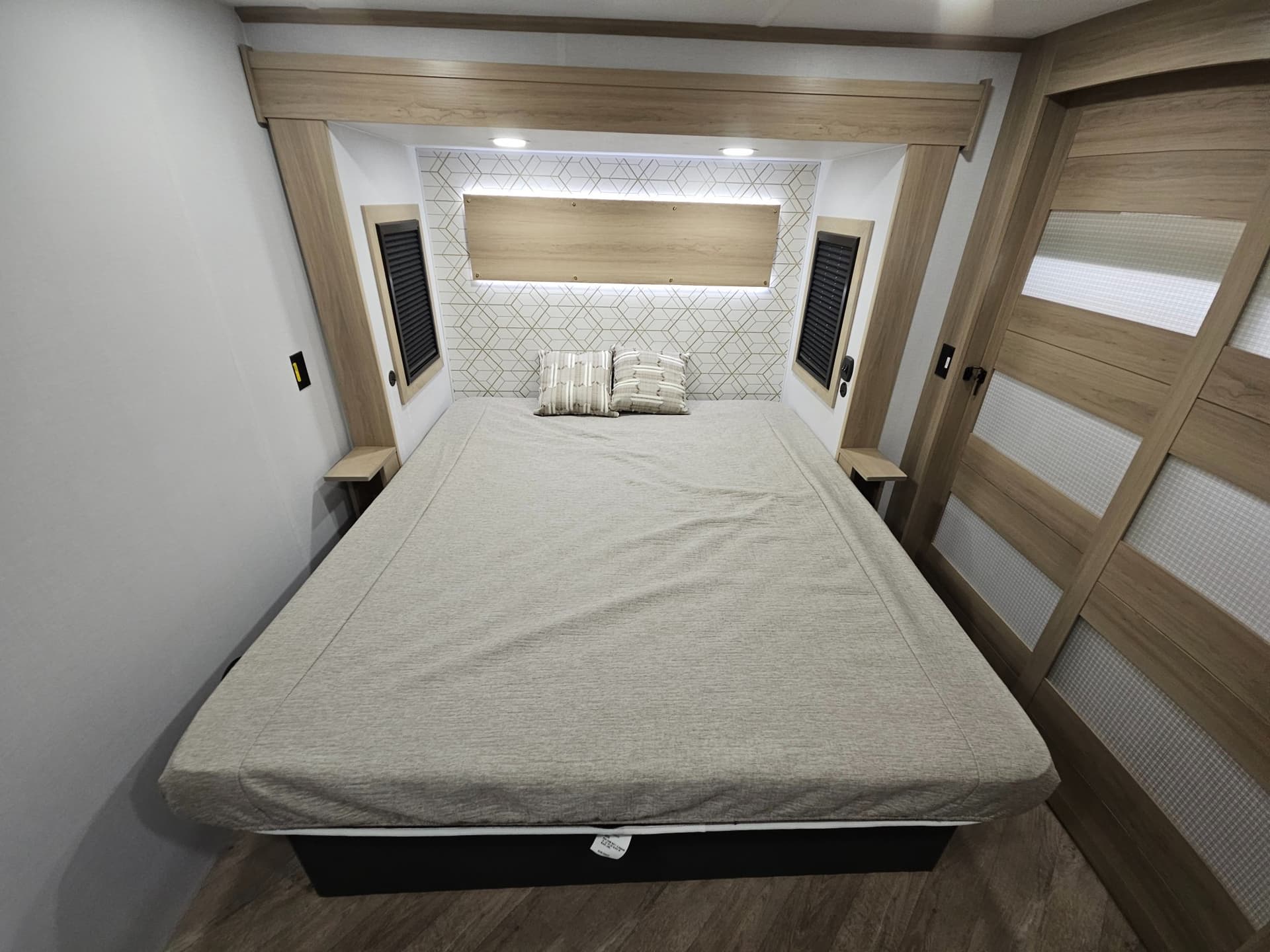 2026 Keystone RV 2026 Keystone RV Raptor - thumbnail 31