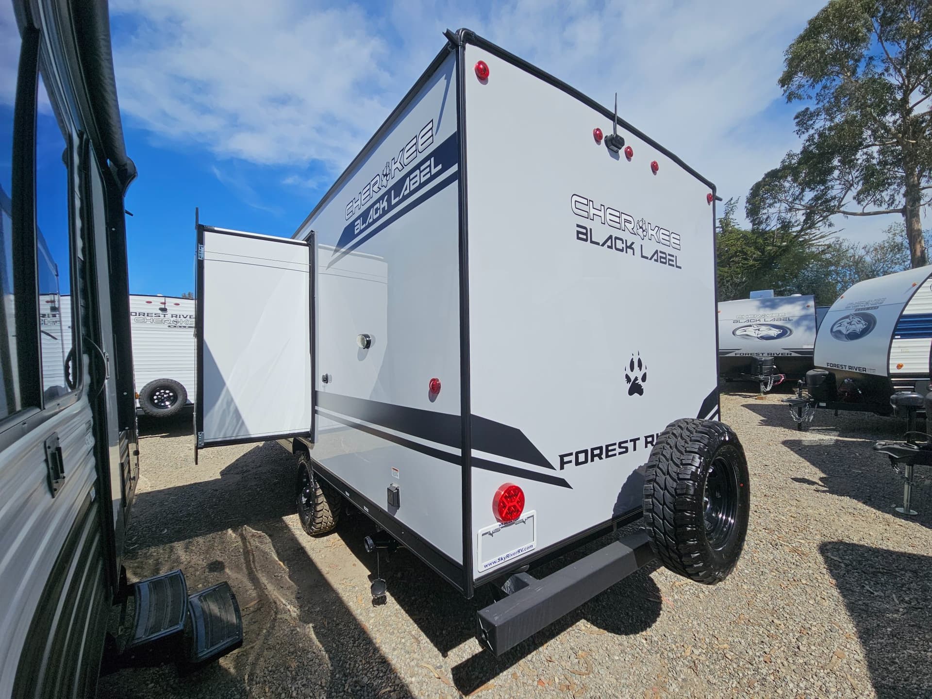 2026 Forest River RV 2026 Forest River RV Cherokee Wolf Pup Black Label - thumbnail 3