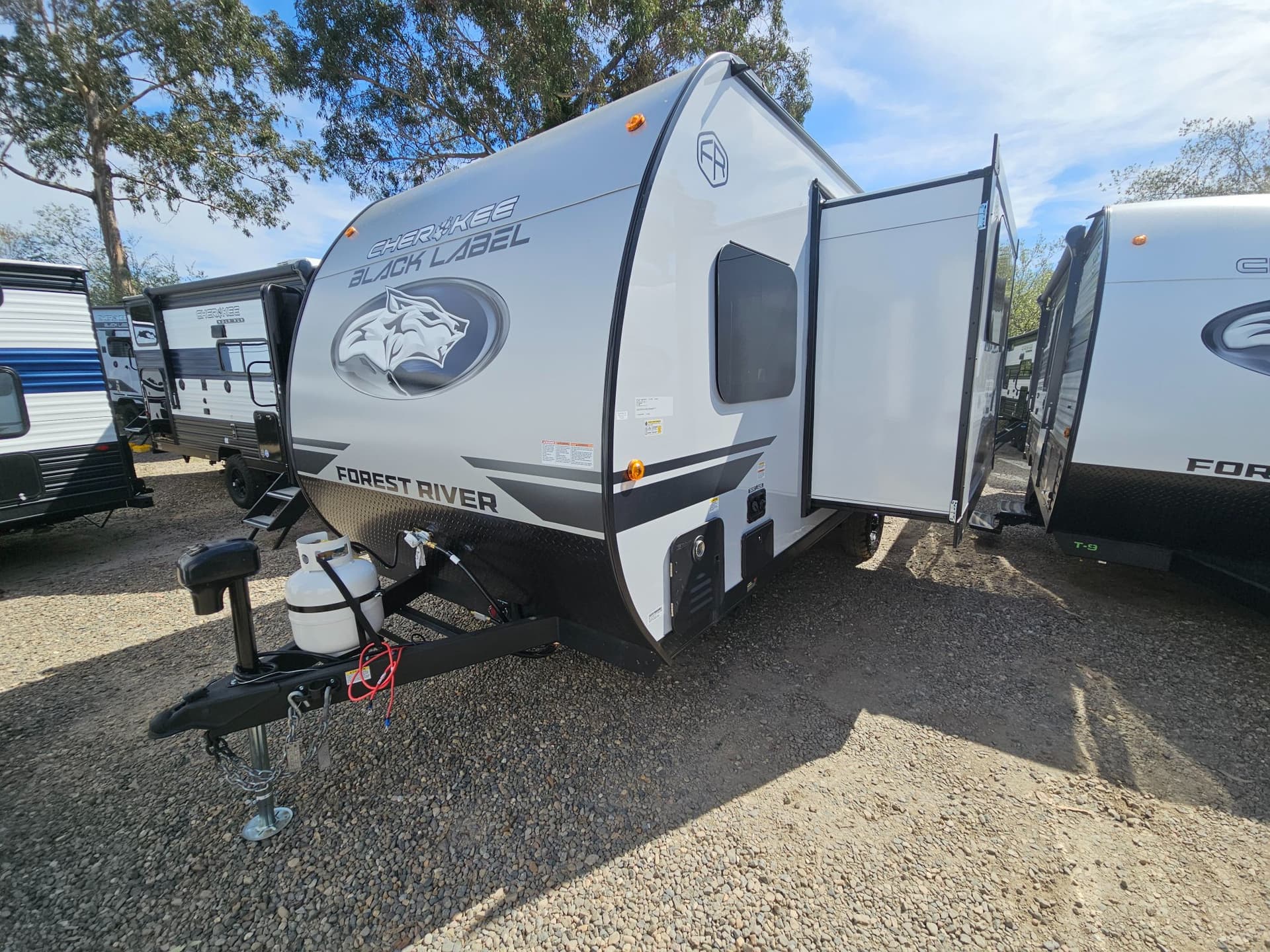 2026 Forest River RV 2026 Forest River RV Cherokee Wolf Pup Black Label - thumbnail 4