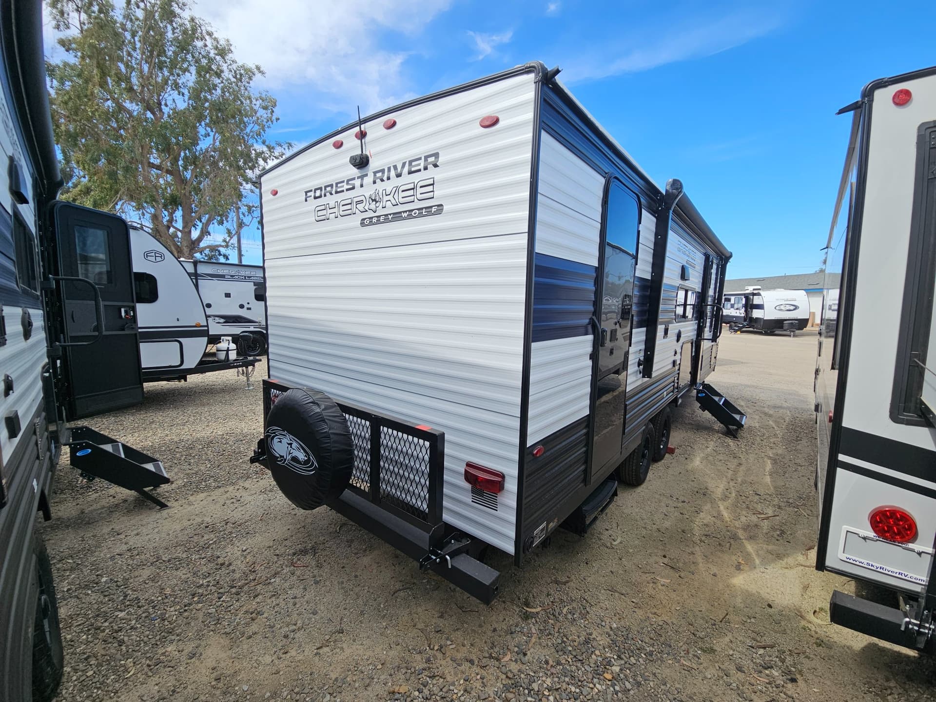 2026 Forest River RV 2026 Forest River RV Cherokee Grey Wolf - thumbnail 2