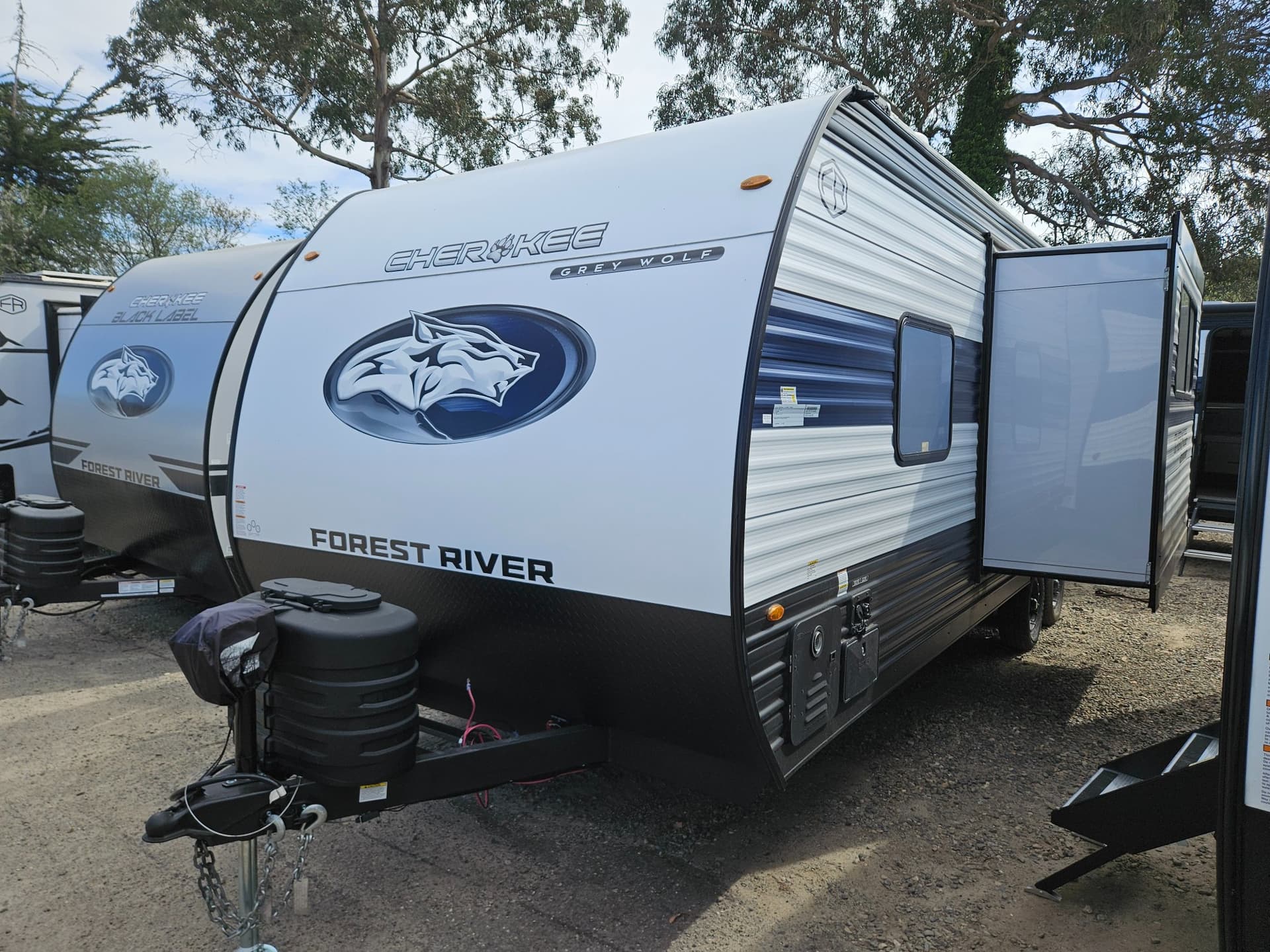2026 Forest River RV 2026 Forest River RV Cherokee Grey Wolf - thumbnail 4