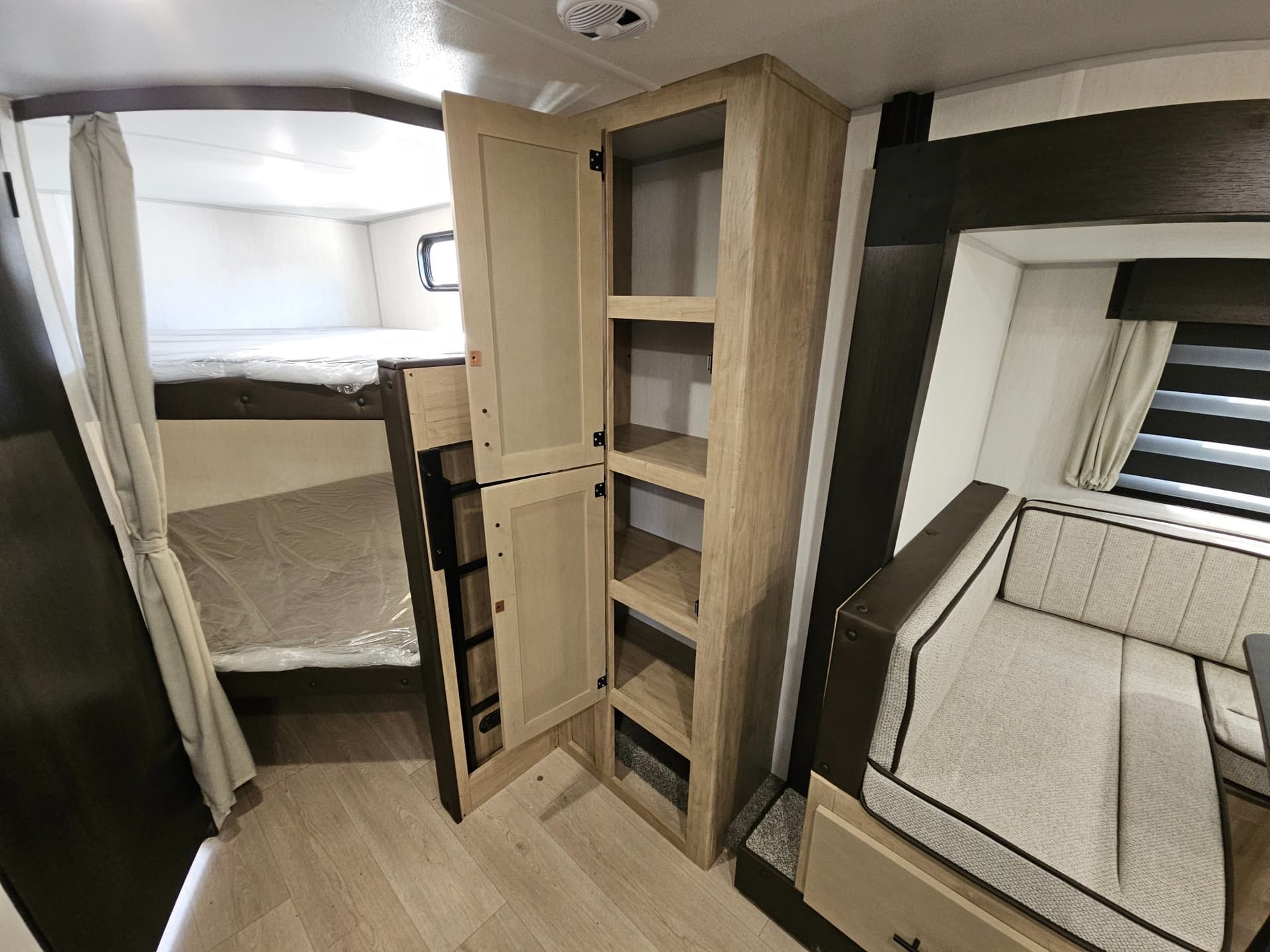 2026 Forest River RV 2026 Forest River RV Cherokee Grey Wolf - thumbnail 9