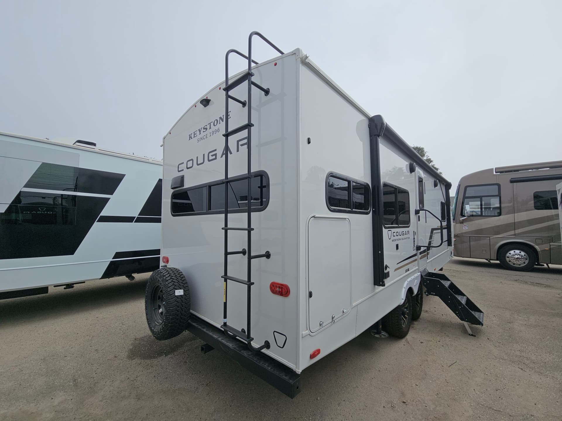 2026 Keystone RV 2026 Keystone RV Cougar Half-Ton - thumbnail 2