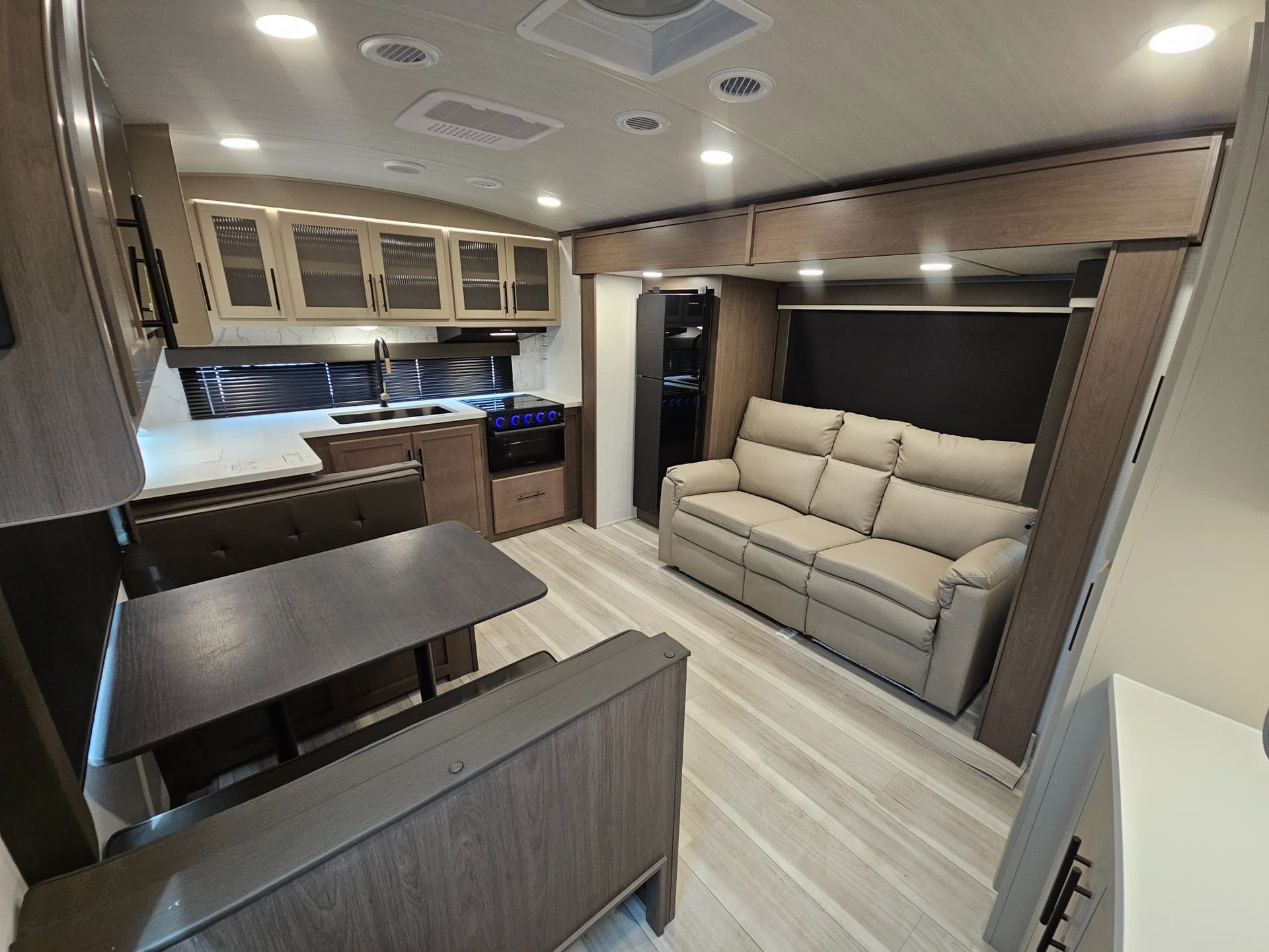 2026 Keystone RV 2026 Keystone RV Cougar Half-Ton - thumbnail 5