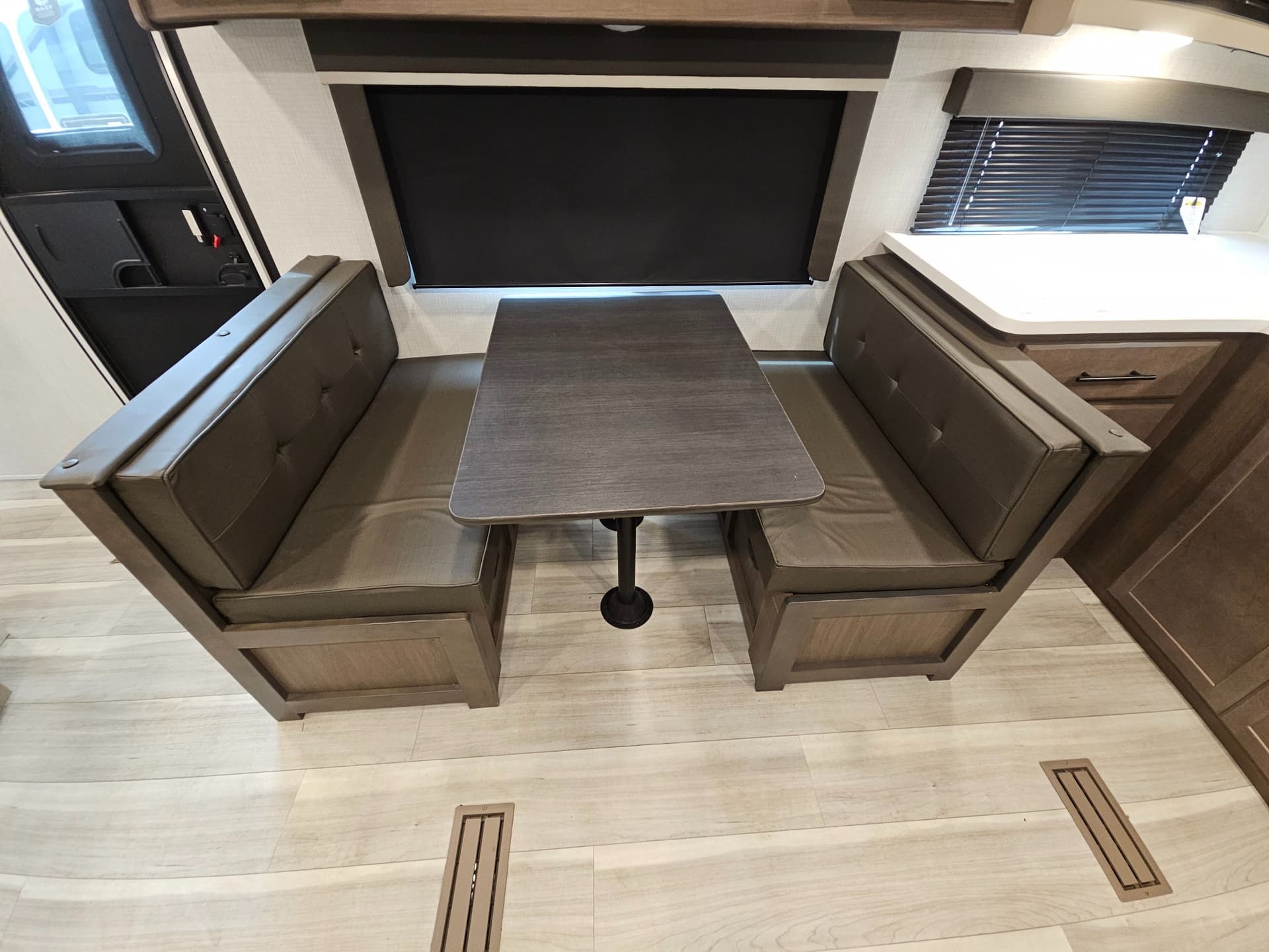 2026 Keystone RV 2026 Keystone RV Cougar Half-Ton - thumbnail 8