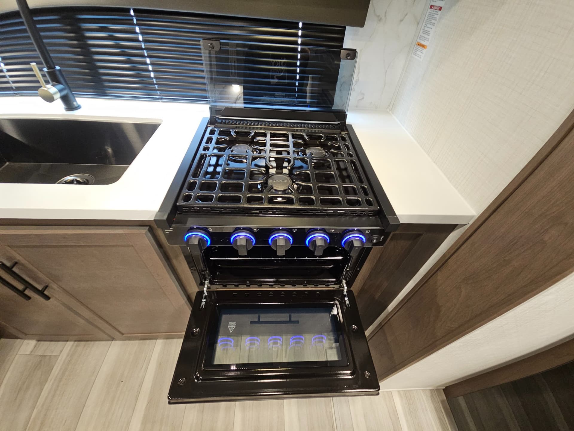 2026 Keystone RV 2026 Keystone RV Cougar Half-Ton - thumbnail 16