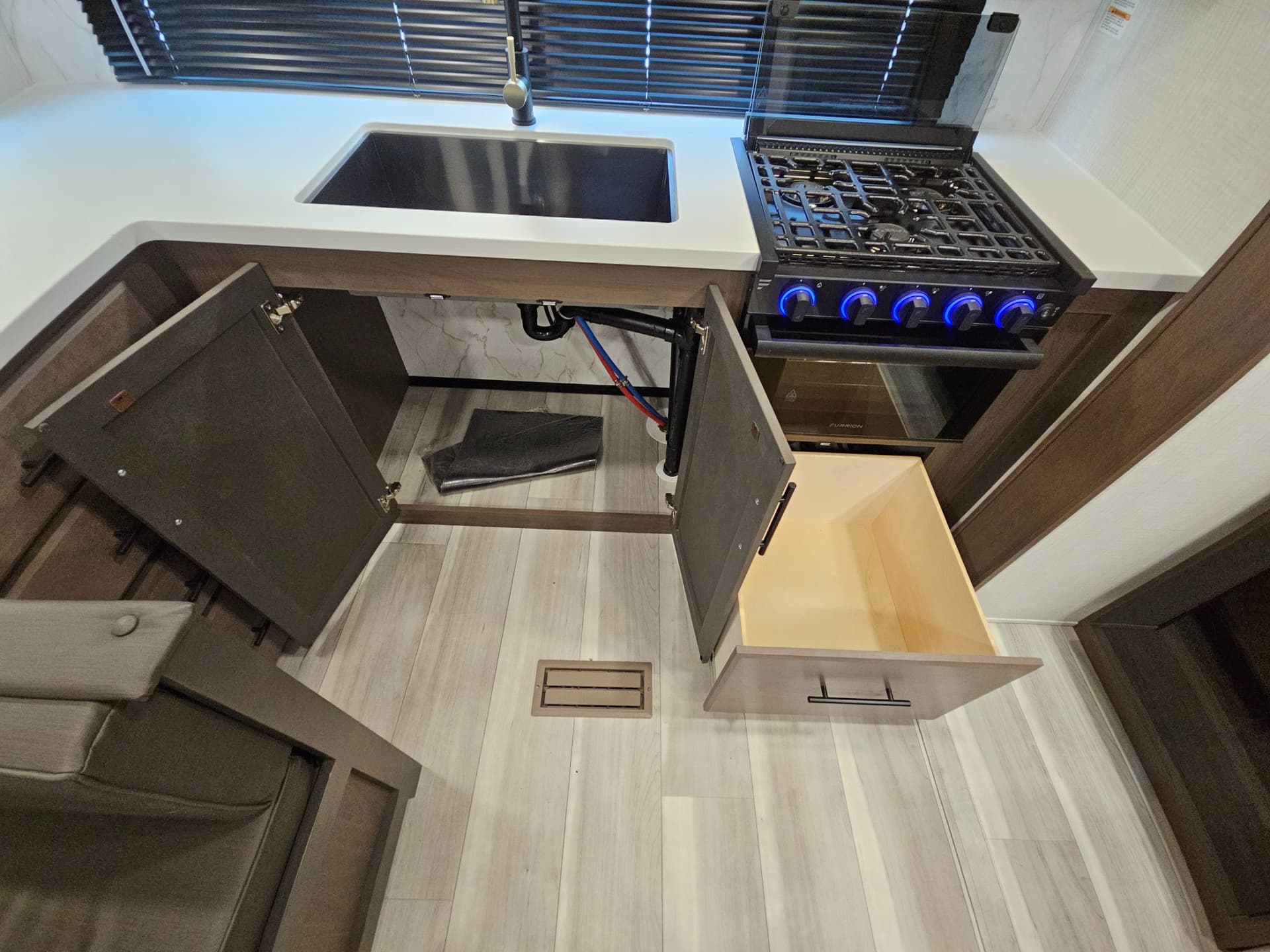 2026 Keystone RV 2026 Keystone RV Cougar Half-Ton - thumbnail 17