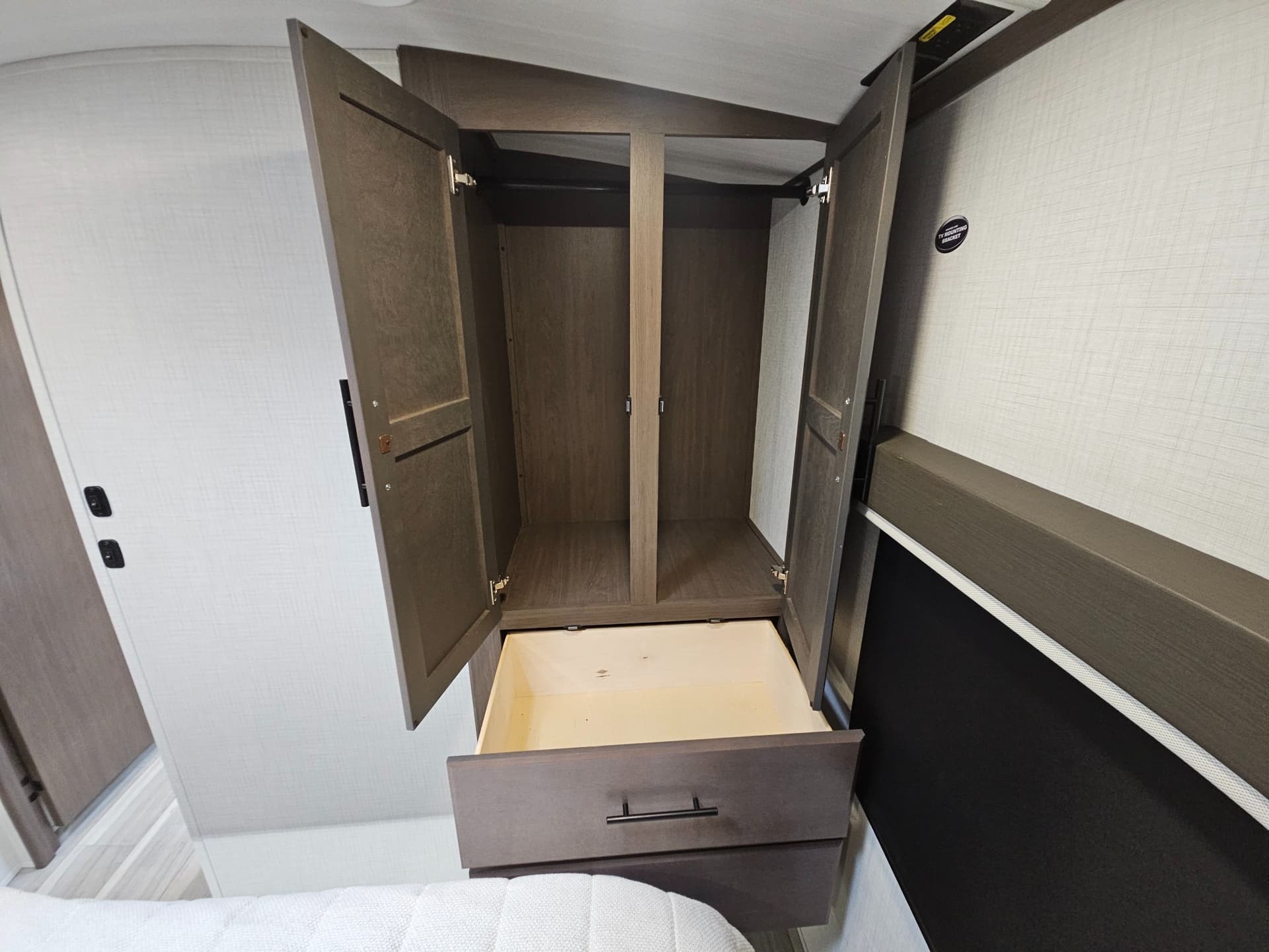 2026 Keystone RV 2026 Keystone RV Cougar Half-Ton - thumbnail 33