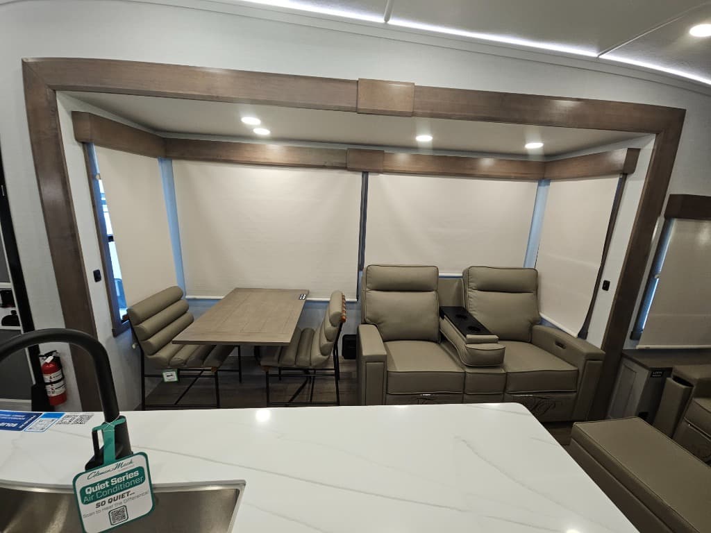 2025 Alliance RV 2025 Alliance RV Paradigm - thumbnail 10