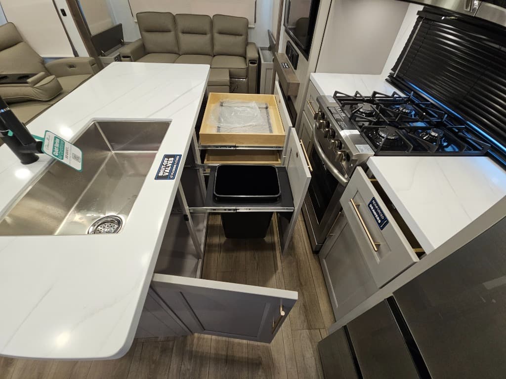 2025 Alliance RV 2025 Alliance RV Paradigm - thumbnail 32