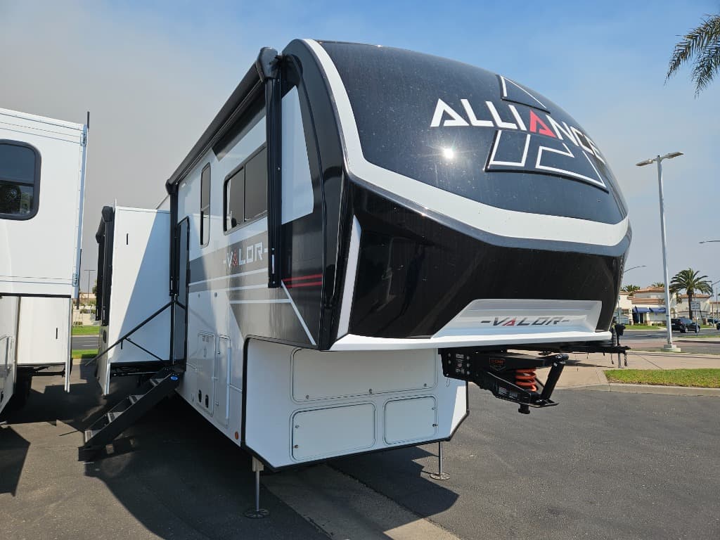 2026 Alliance RV 2026 Alliance RV Valor - image 1