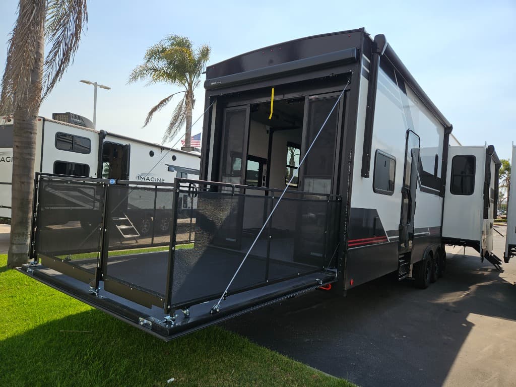 2026 Alliance RV 2026 Alliance RV Valor - thumbnail 3