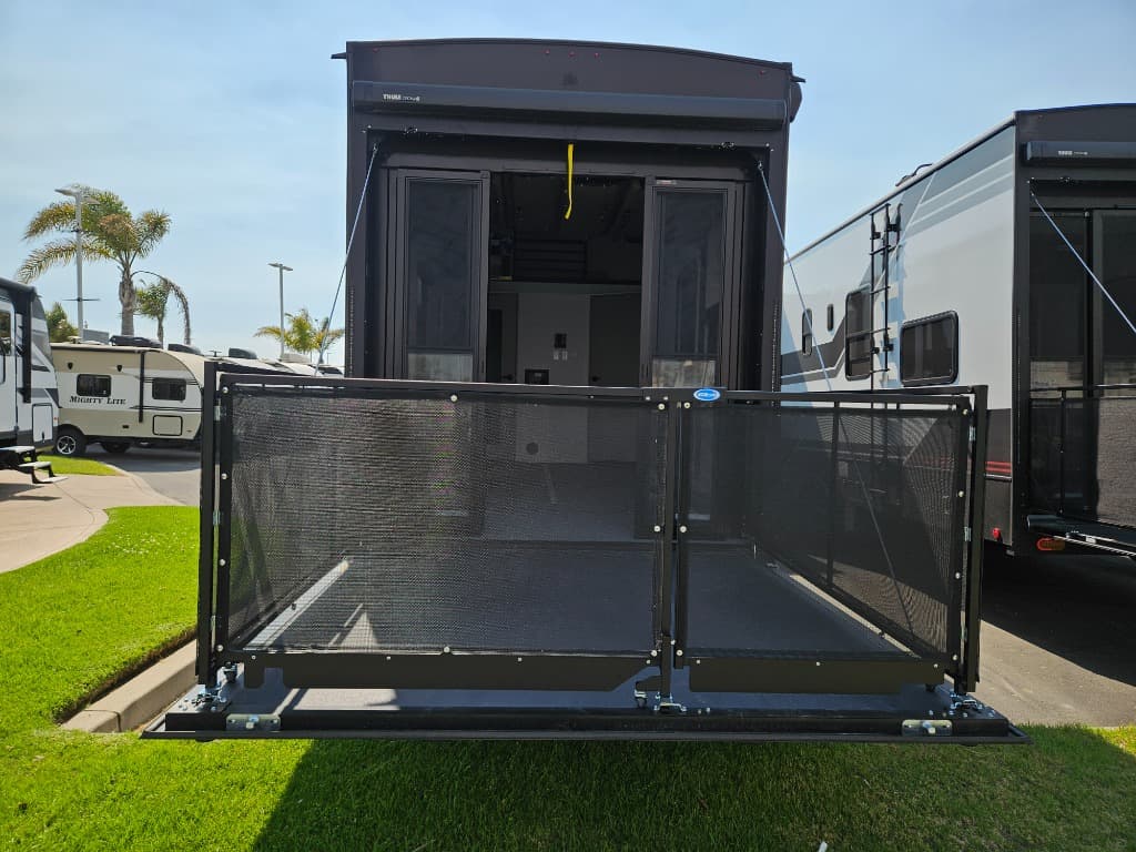 2026 Alliance RV 2026 Alliance RV Valor - thumbnail 4