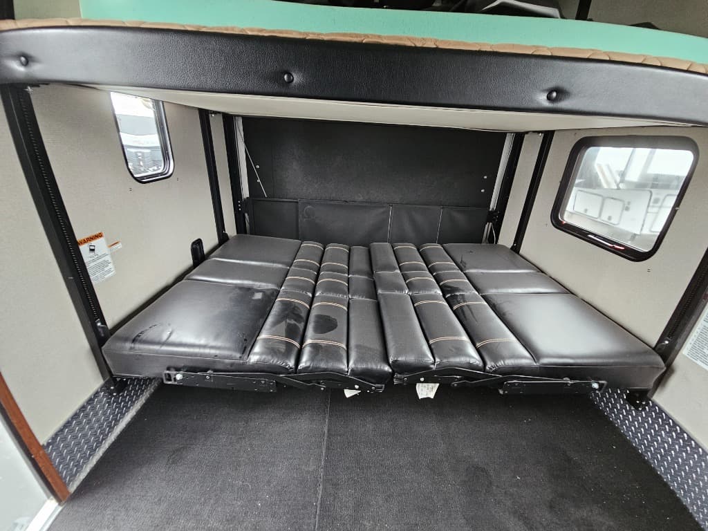 2017 Forest River 2017 Forest River Vengeance - thumbnail 32