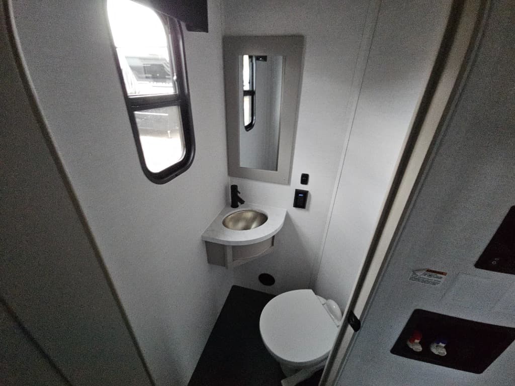 2026 Alliance RV 2026 Alliance RV Valor - thumbnail 25