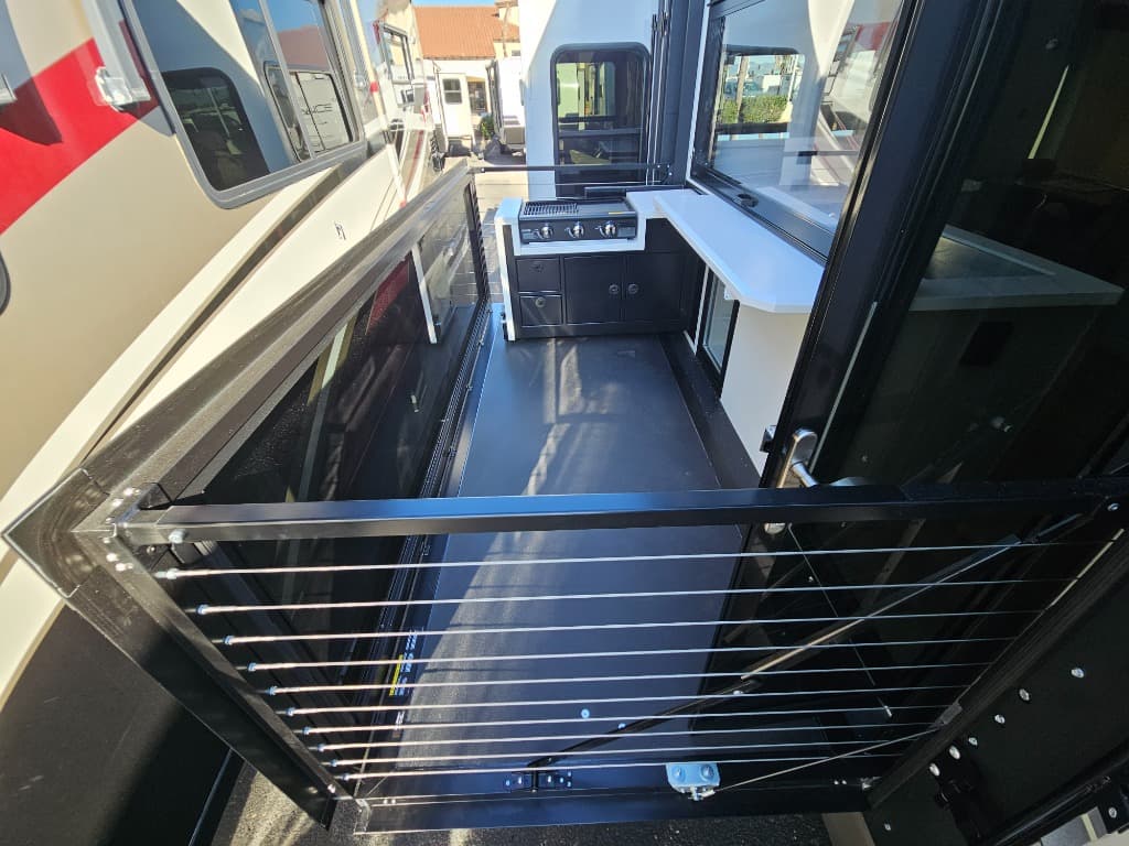 2026 Alliance RV 2026 Alliance RV Paradigm - thumbnail 24