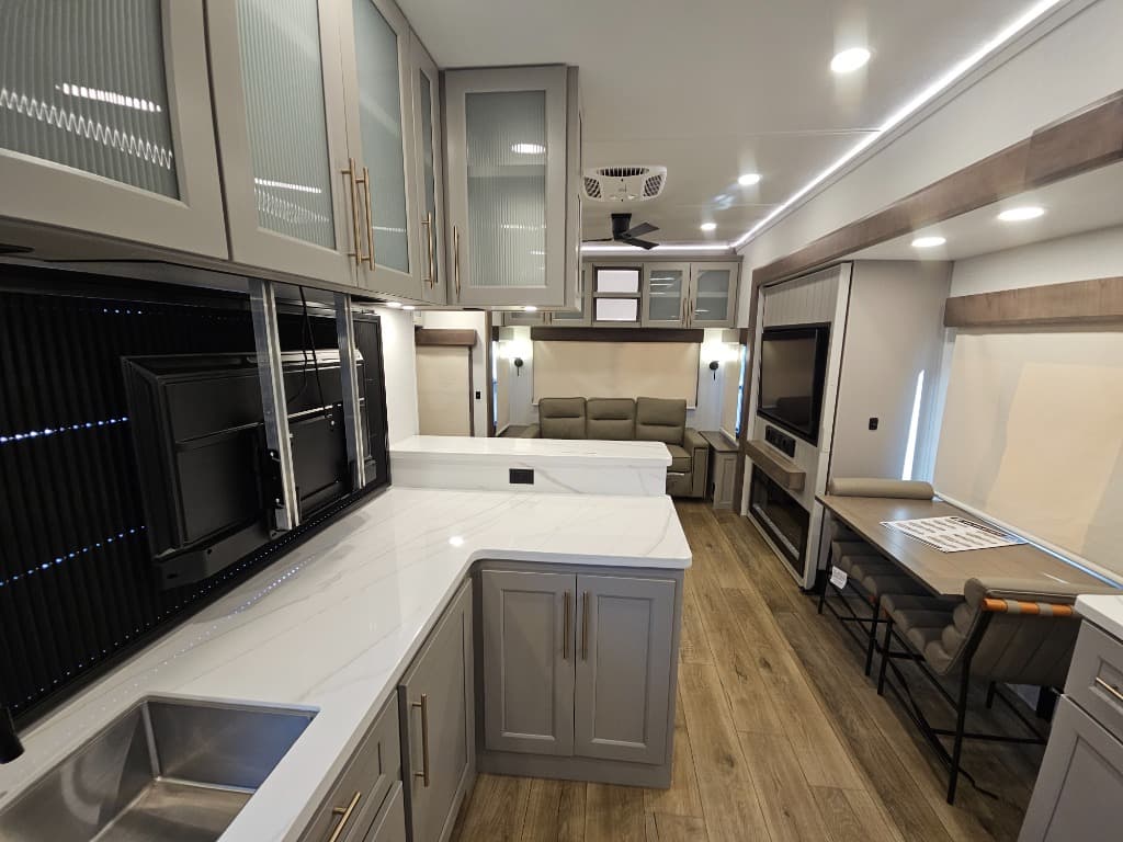 2026 Alliance RV 2026 Alliance RV Paradigm - thumbnail 31