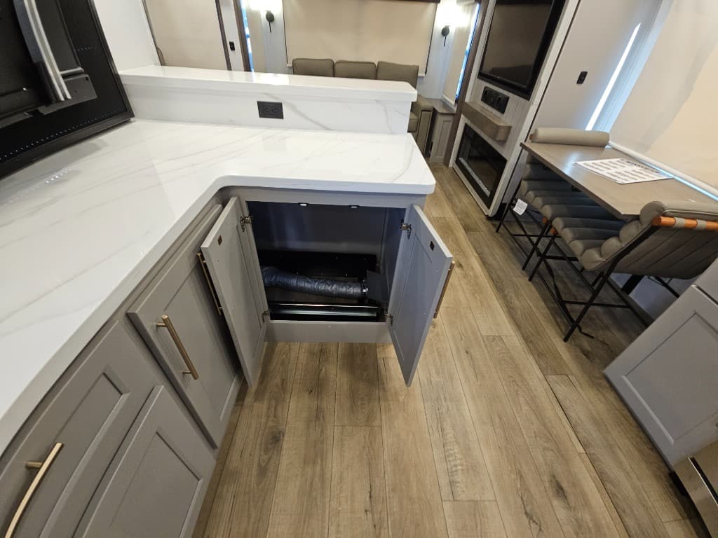 2026 Alliance RV 2026 Alliance RV Paradigm - thumbnail 32